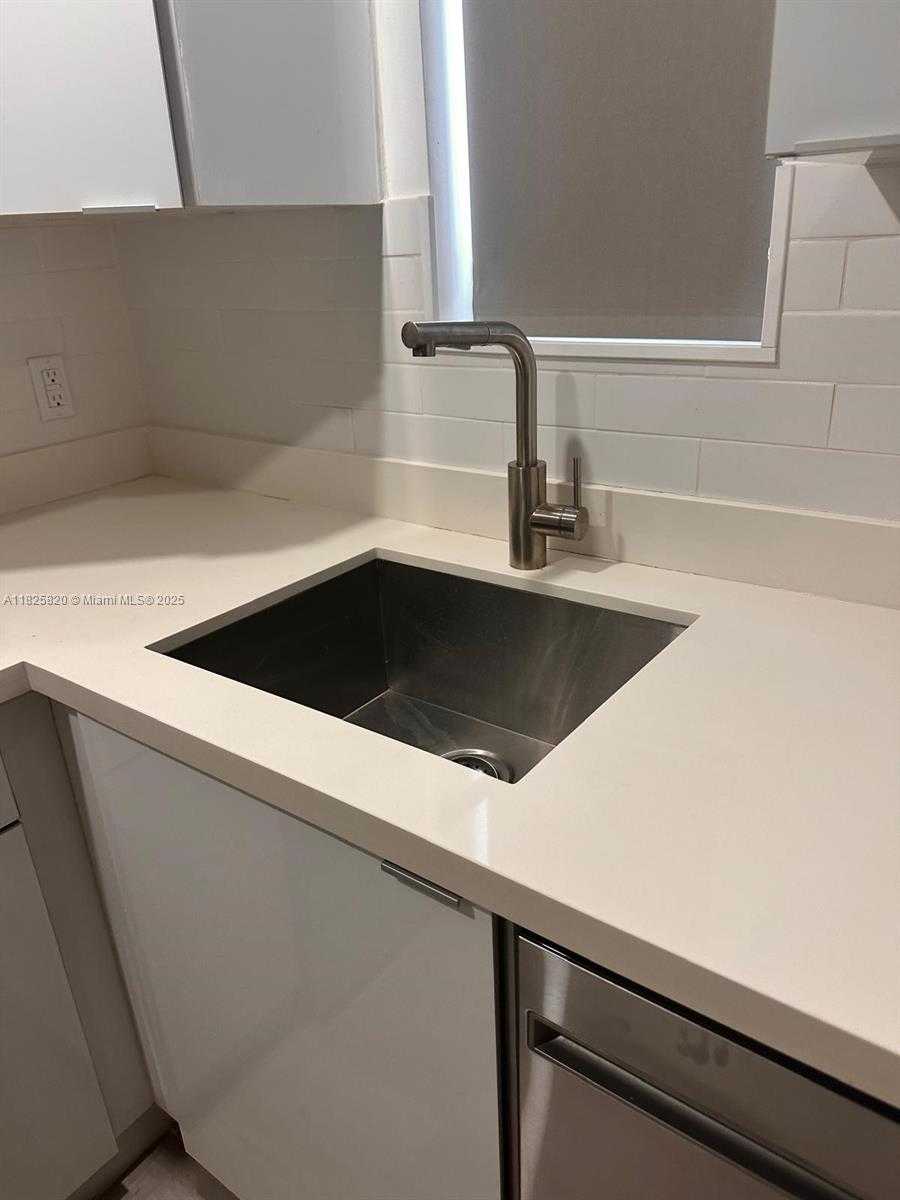 Small Image of 1610 EUCLID AVE #B102, Miami Beach Number 7
