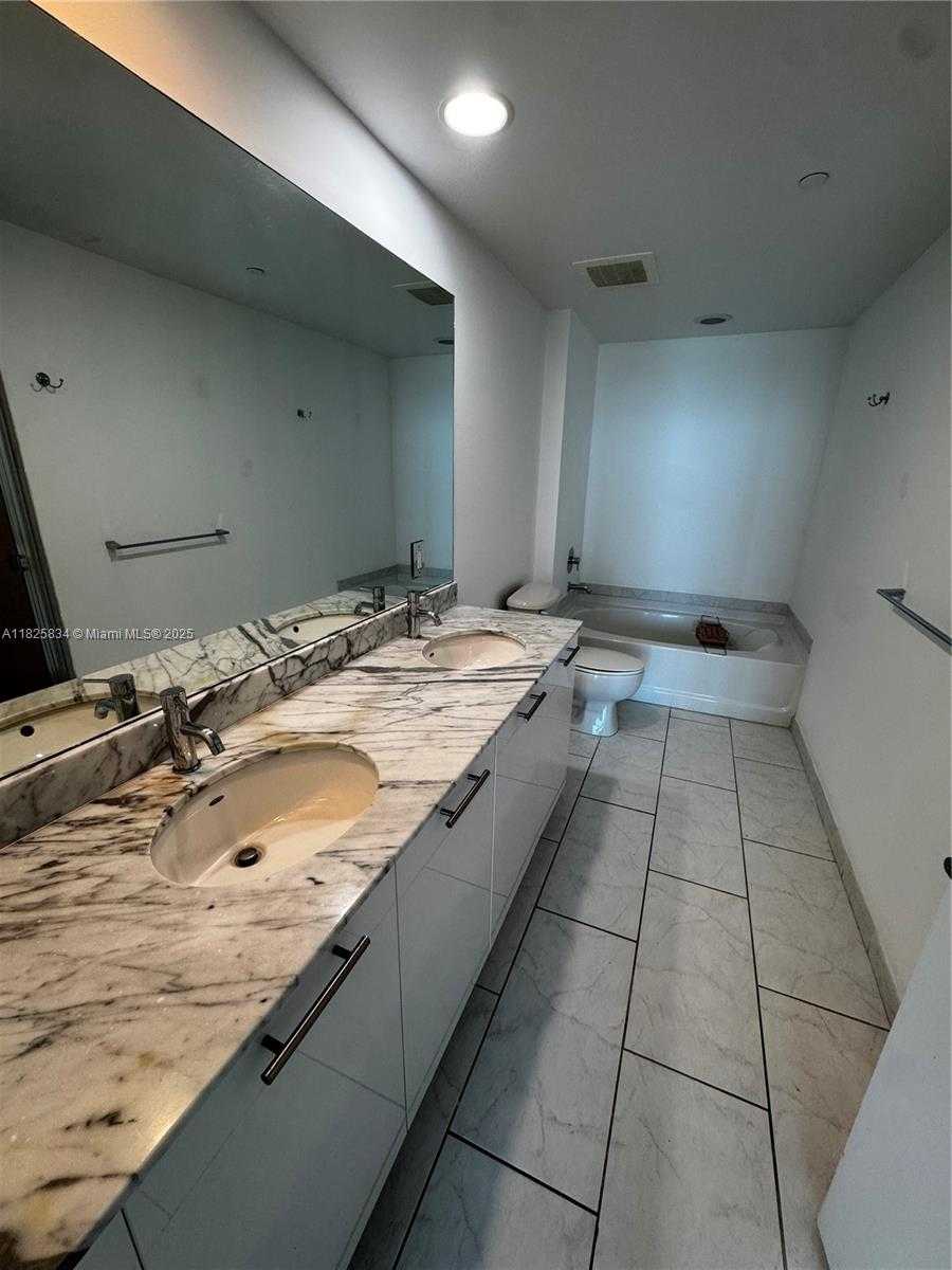 Small Image of 951 BRICKELL AVE #2506, Miami Number 7