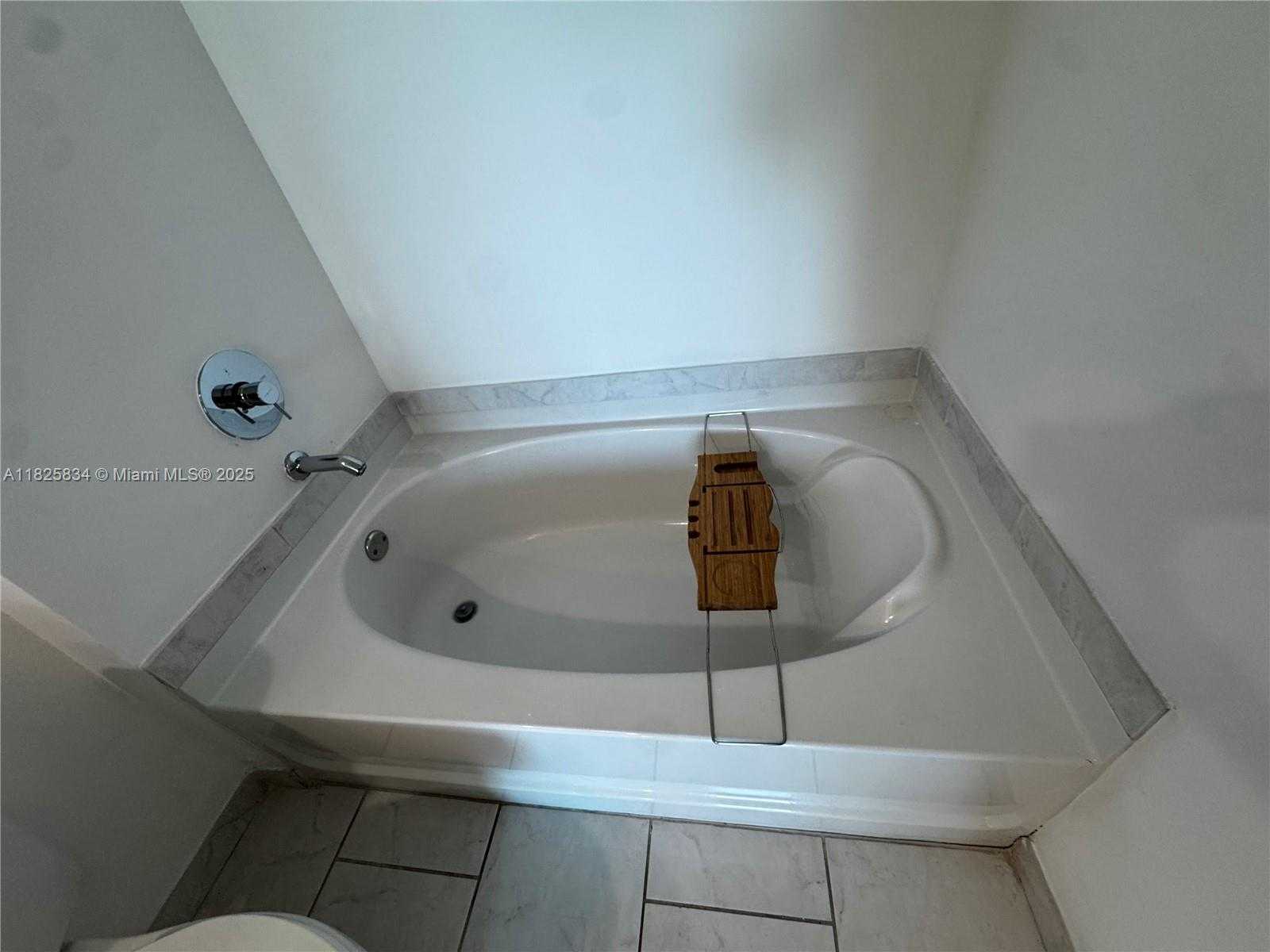 Small Image of 951 BRICKELL AVE #2506, Miami Number 8