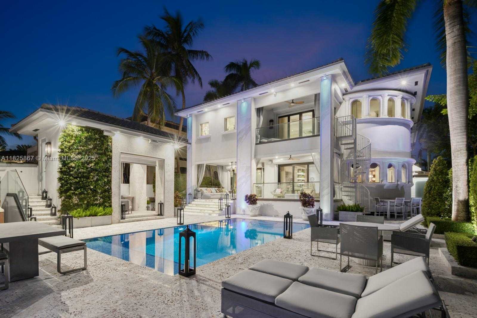 Small Image of 176 SOUTH HIBISCUS DR, Miami Beach Number 2
