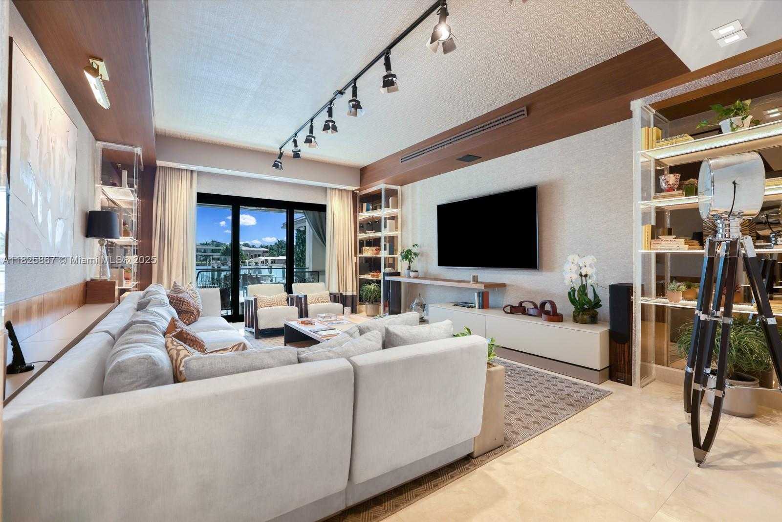Small Image of 176 SOUTH HIBISCUS DR, Miami Beach Number 20