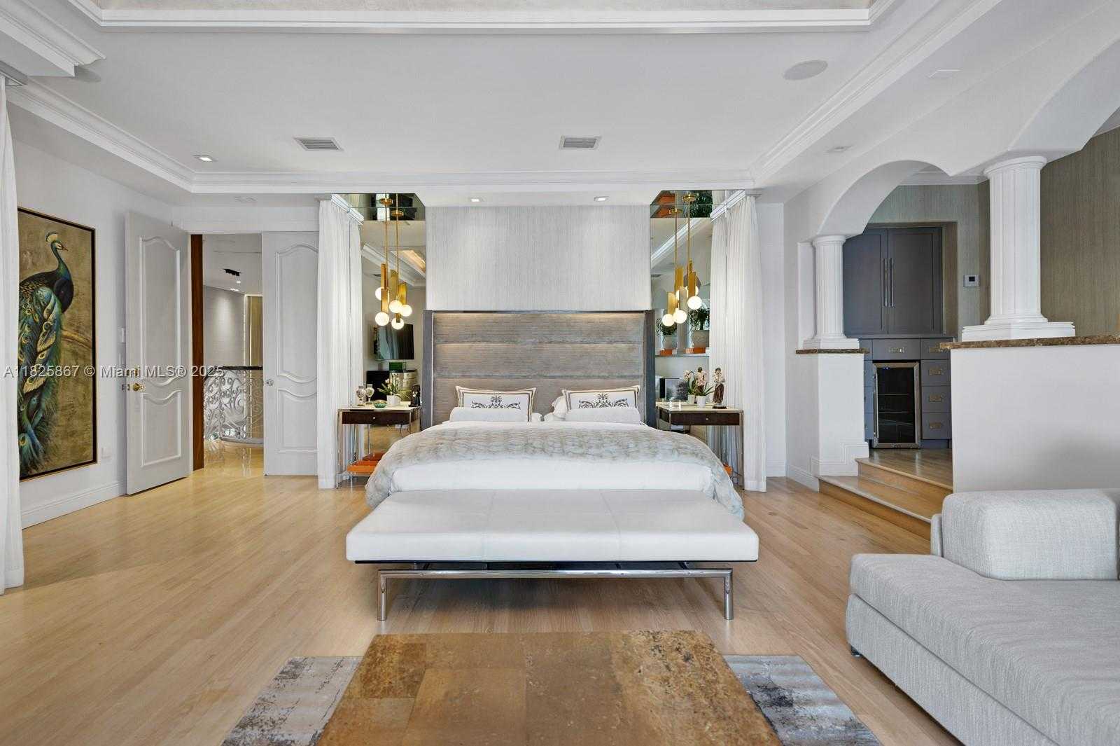 Small Image of 176 SOUTH HIBISCUS DR, Miami Beach Number 21
