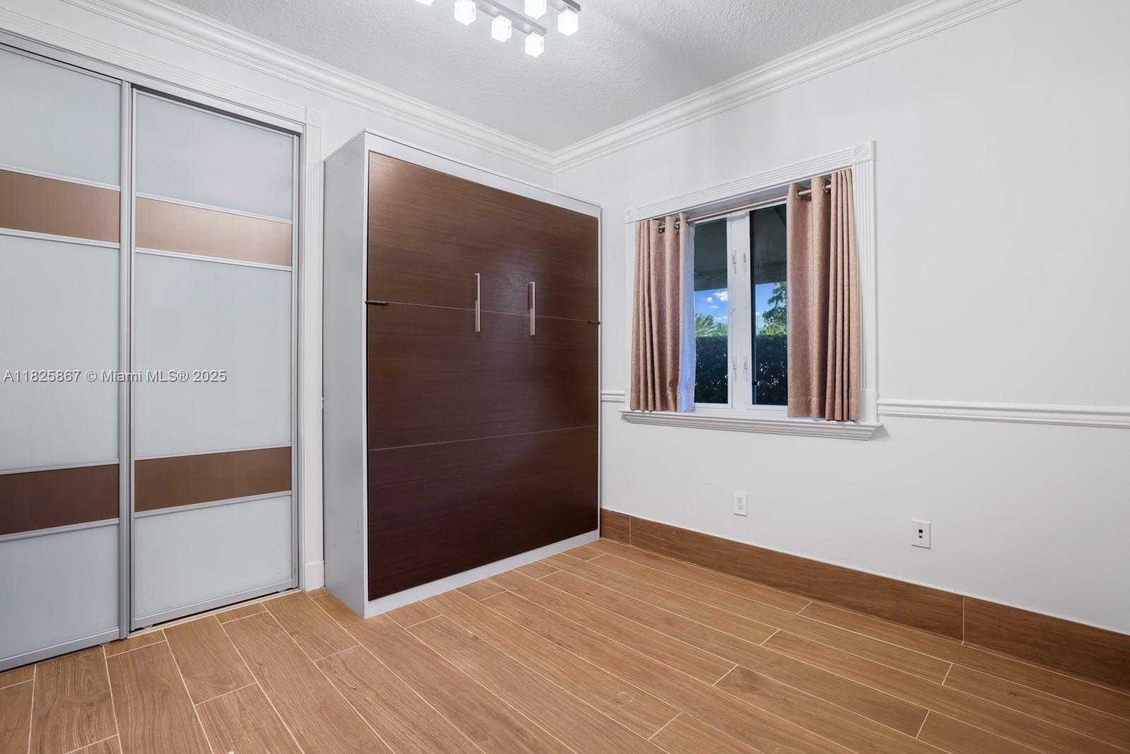 Small Image of 176 SOUTH HIBISCUS DR, Miami Beach Number 29