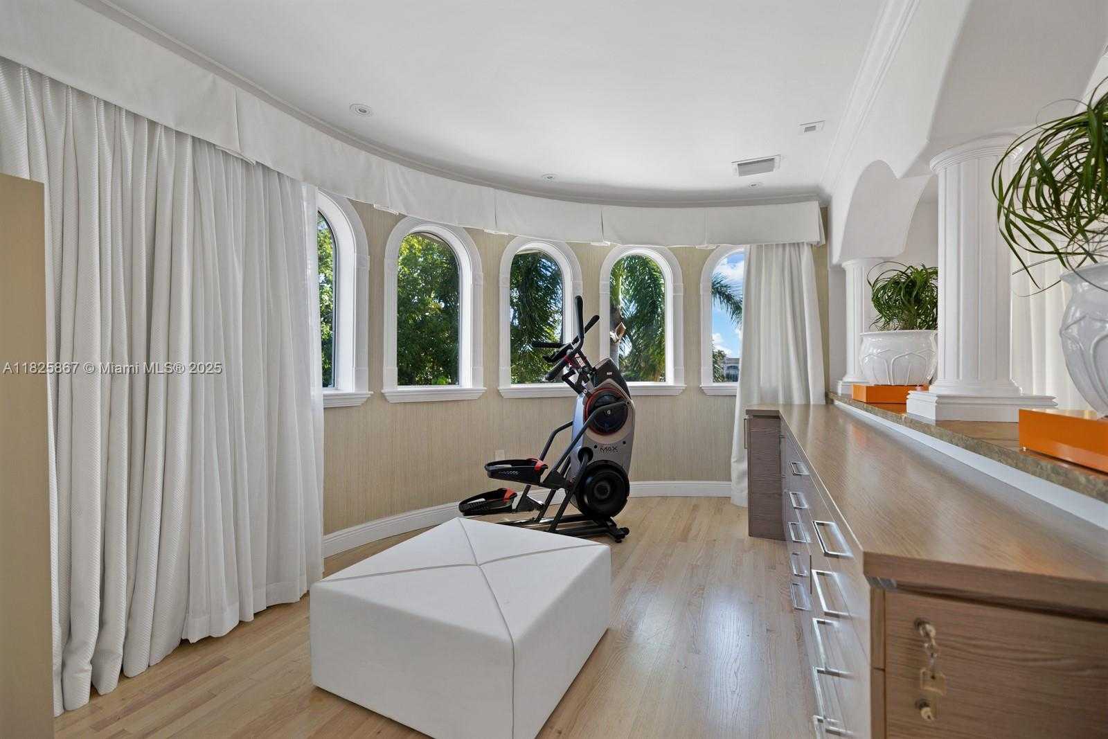 Small Image of 176 SOUTH HIBISCUS DR, Miami Beach Number 40
