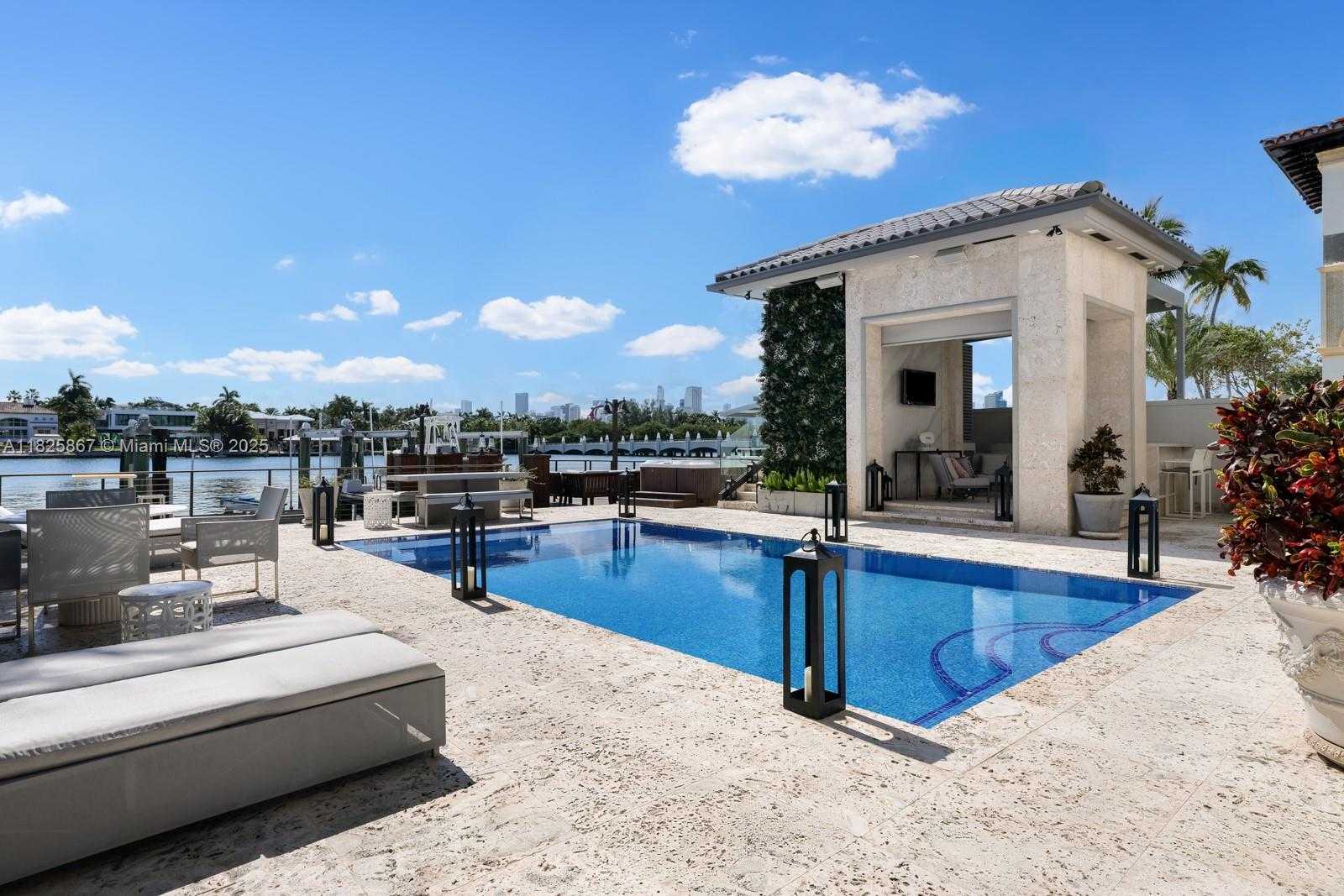 Small Image of 176 SOUTH HIBISCUS DR, Miami Beach Number 46