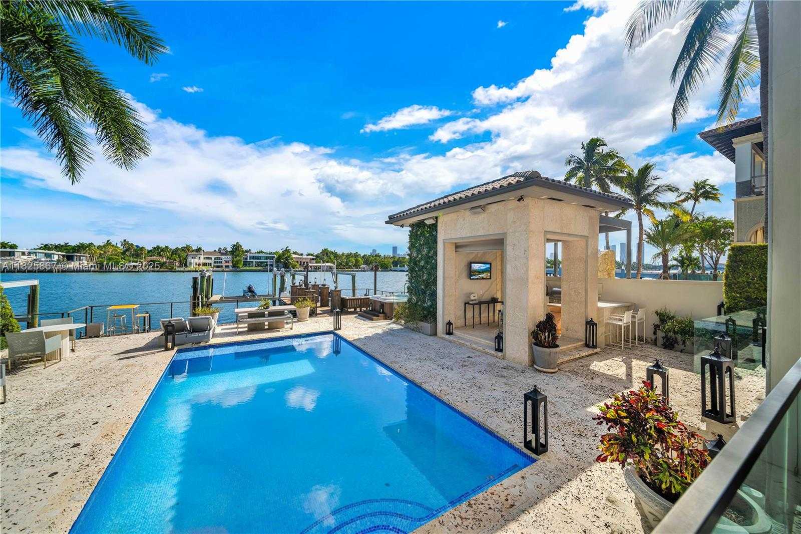 Small Image of 176 SOUTH HIBISCUS DR, Miami Beach Number 47
