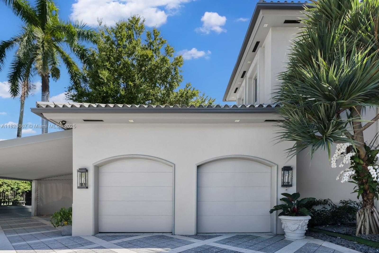 Small Image of 176 SOUTH HIBISCUS DR, Miami Beach Number 59