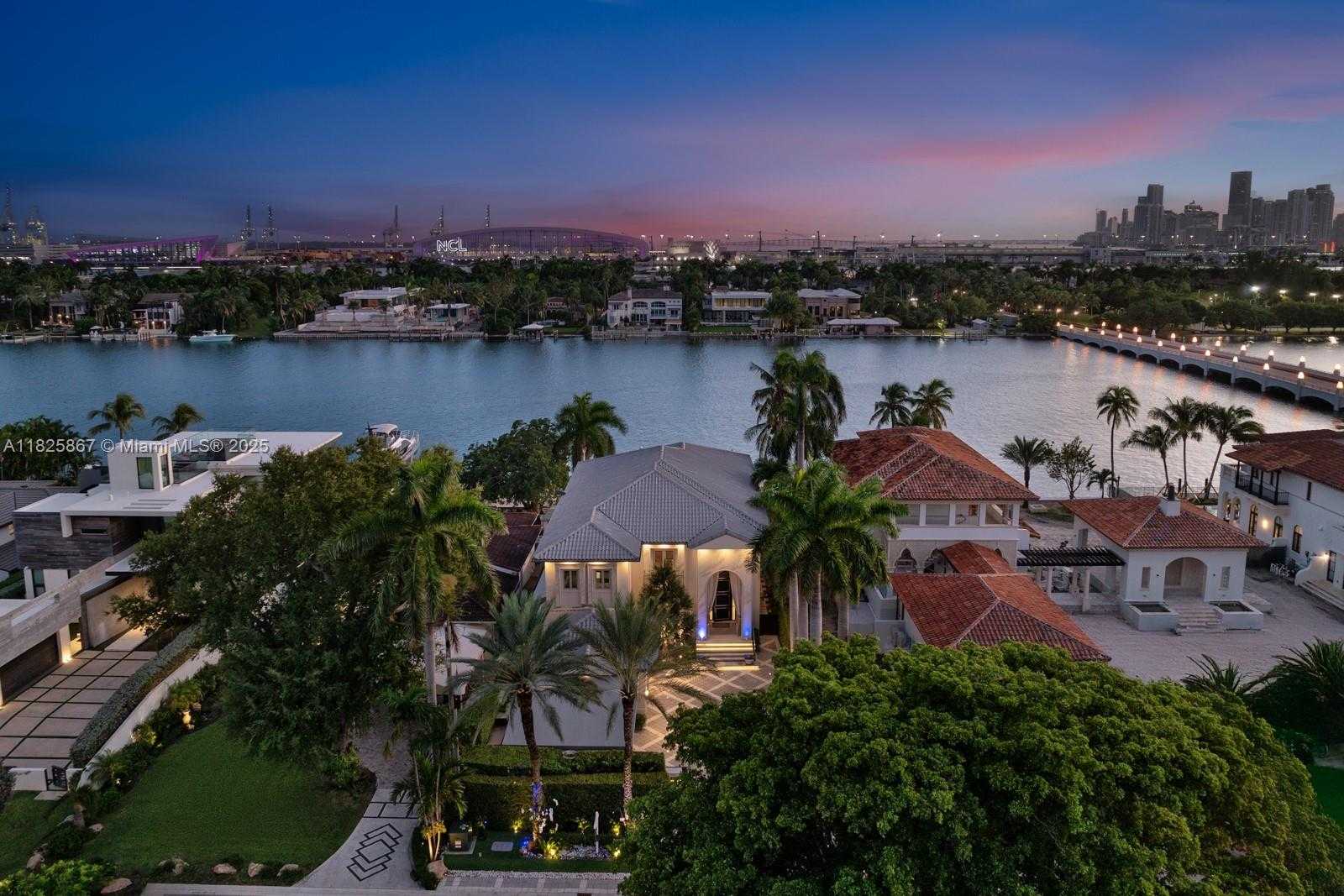 Small Image of 176 SOUTH HIBISCUS DR, Miami Beach Number 61