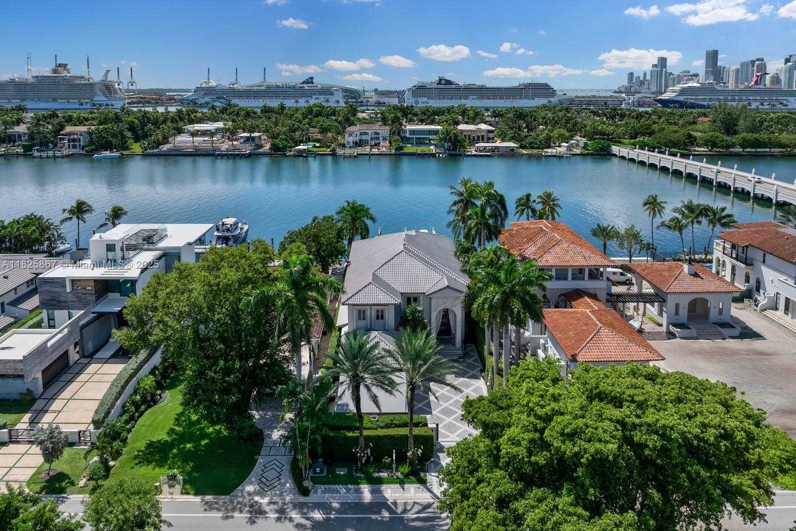 Small Image of 176 SOUTH HIBISCUS DR, Miami Beach Number 71