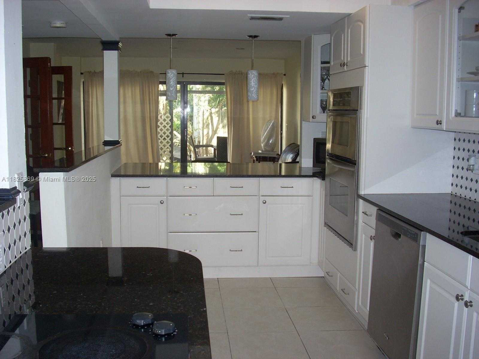 Small Image of Miami Number 3