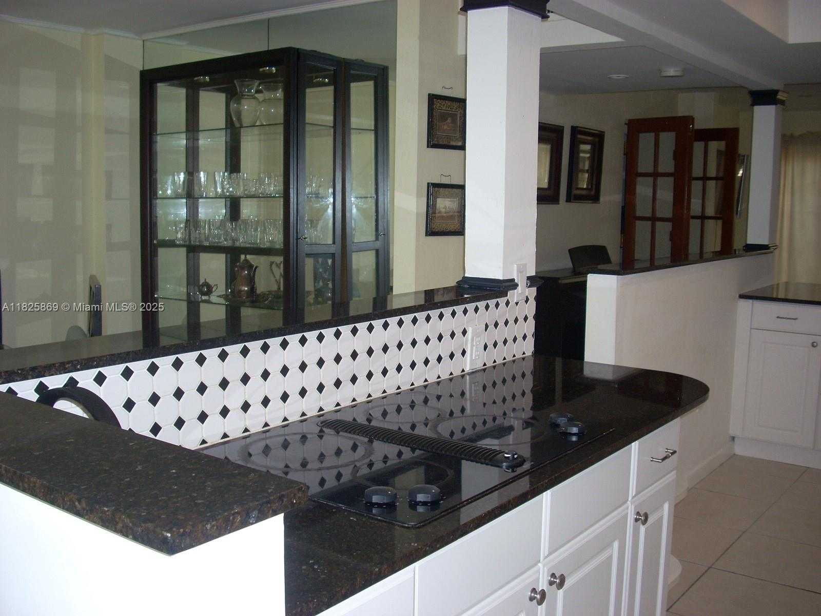Small Image of Miami Number 4