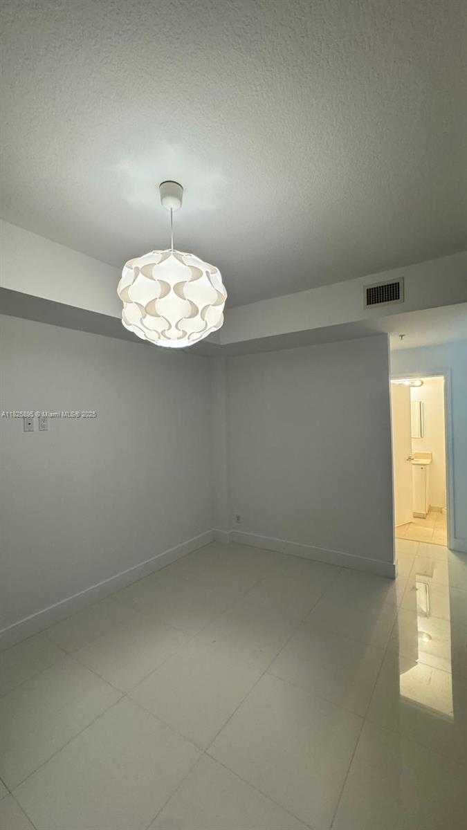 Imagen de Pequeño Objeto