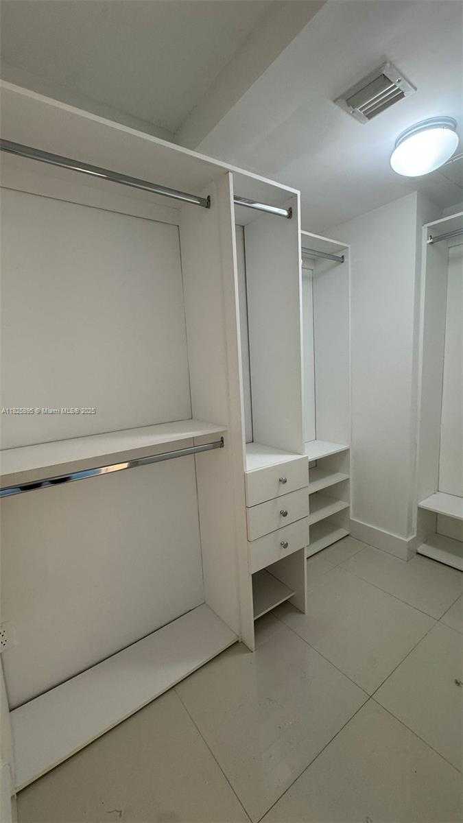 Imagen de Pequeño Objeto