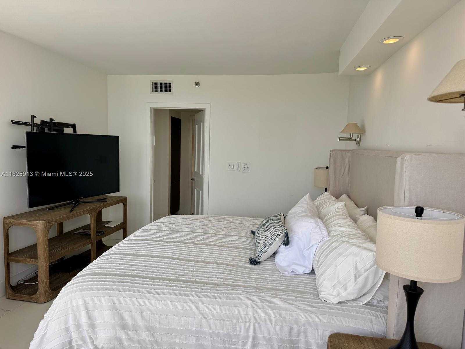 Small Image of 1000 ISLAND BLVD #1410, Aventura Number 17