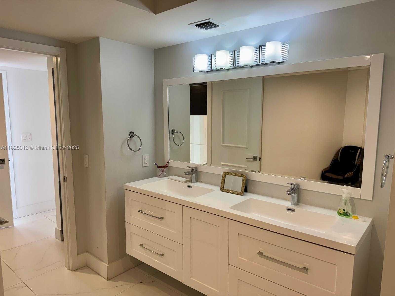 Small Image of 1000 ISLAND BLVD #1410, Aventura Number 18