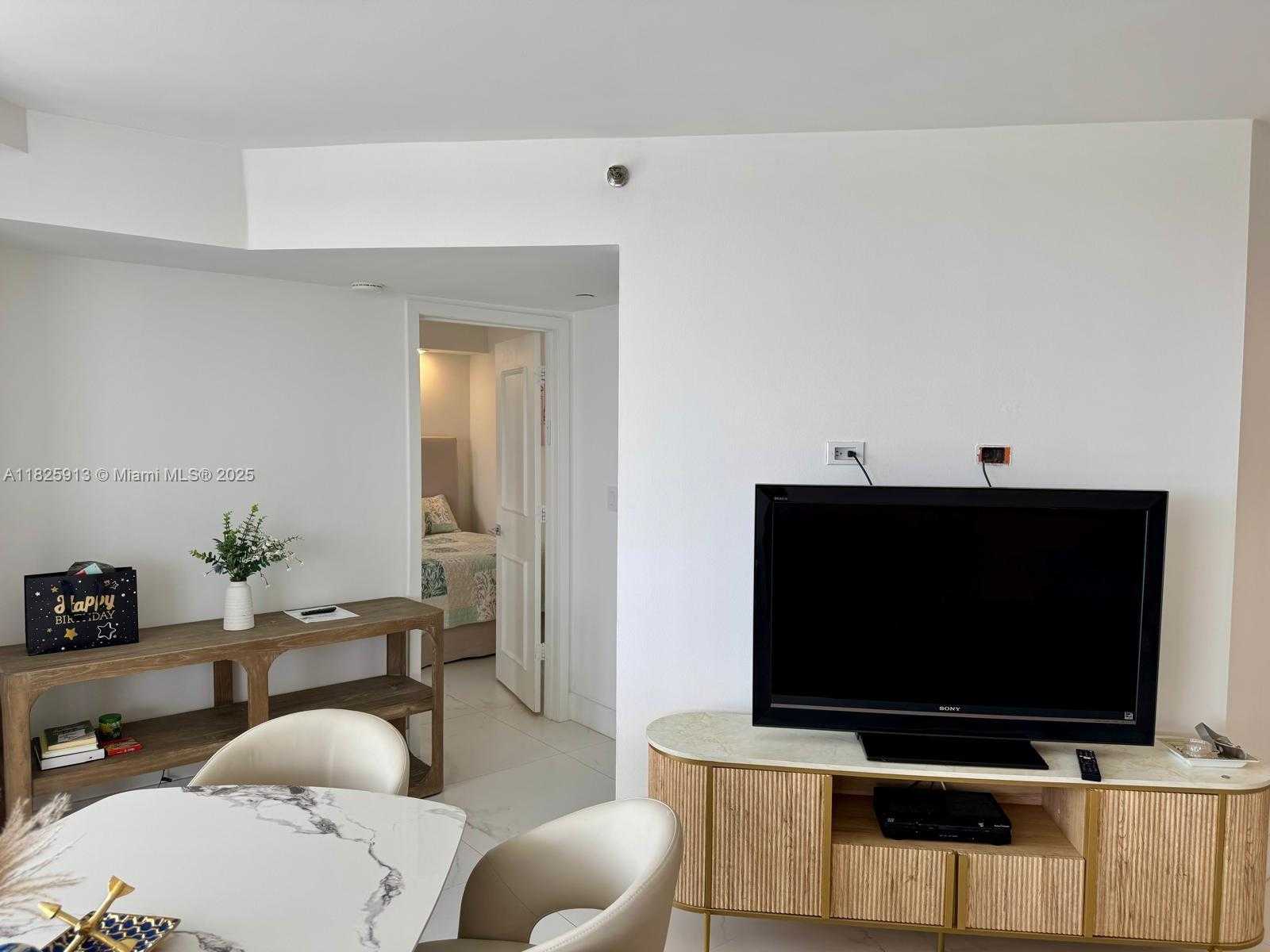 Small Image of 1000 ISLAND BLVD #1410, Aventura Number 3
