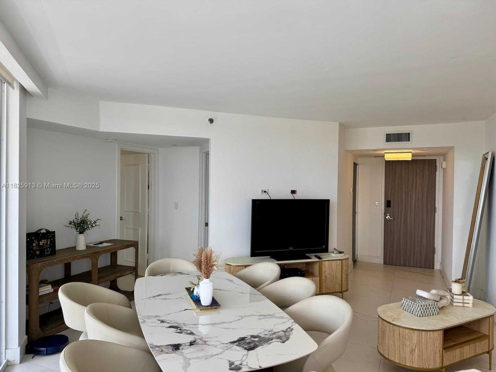 Small Image of 1000 ISLAND BLVD #1410, Aventura Number 4