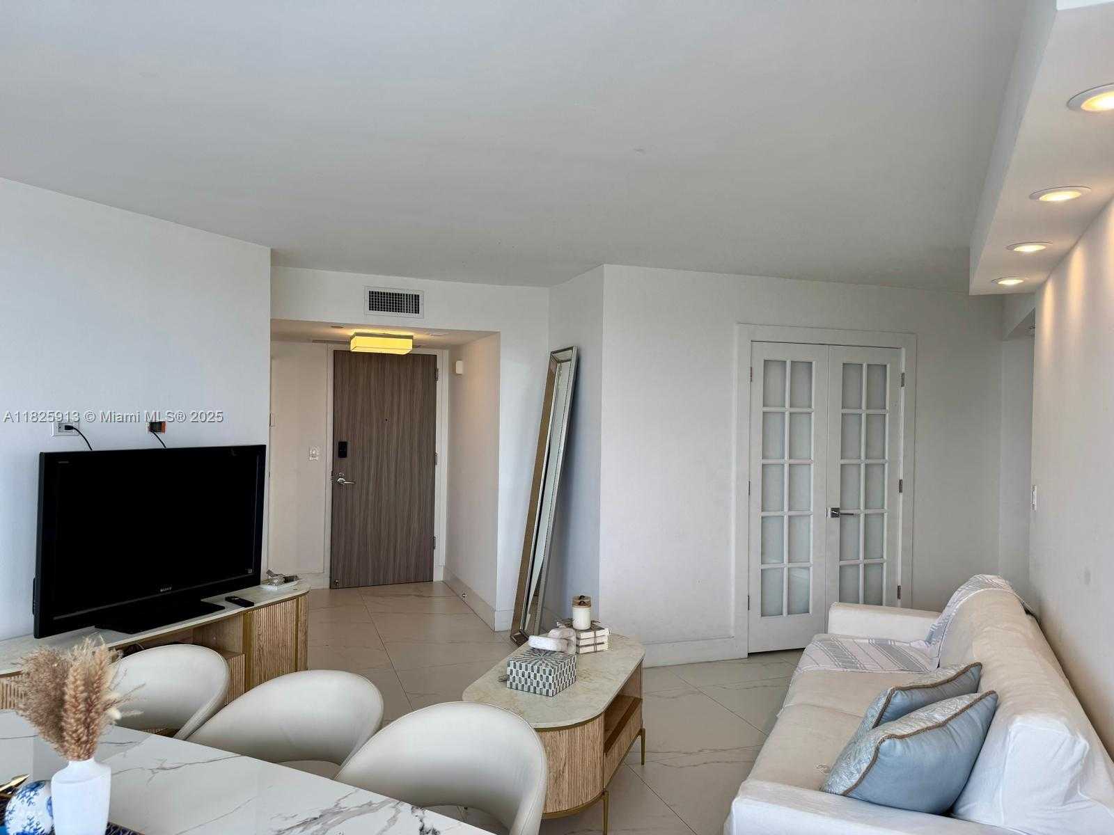 Small Image of 1000 ISLAND BLVD #1410, Aventura Number 5