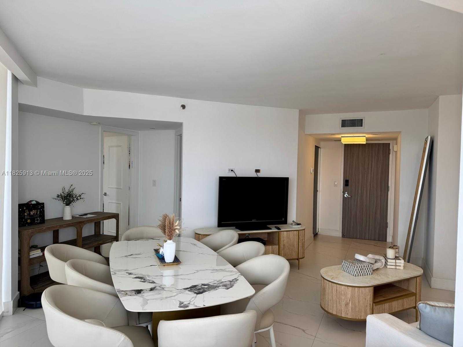 Small Image of 1000 ISLAND BLVD #1410, Aventura Number 7