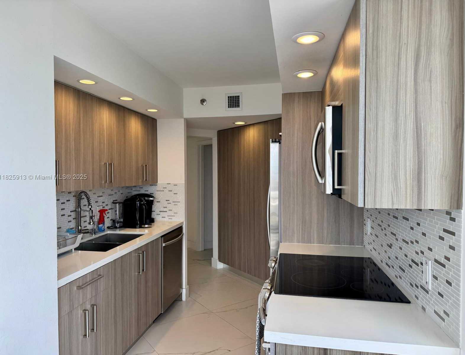 Small Image of 1000 ISLAND BLVD #1410, Aventura Number 9