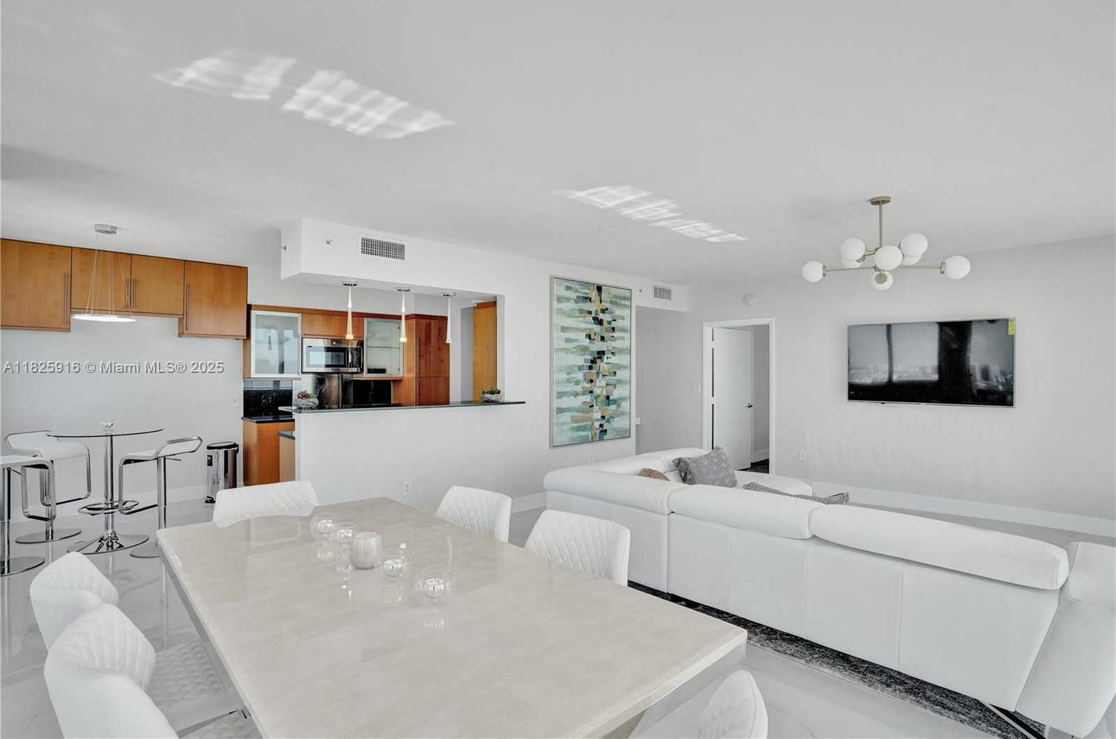 Small Image of 6365 COLLINS AVE #2207, Miami Beach Number 11