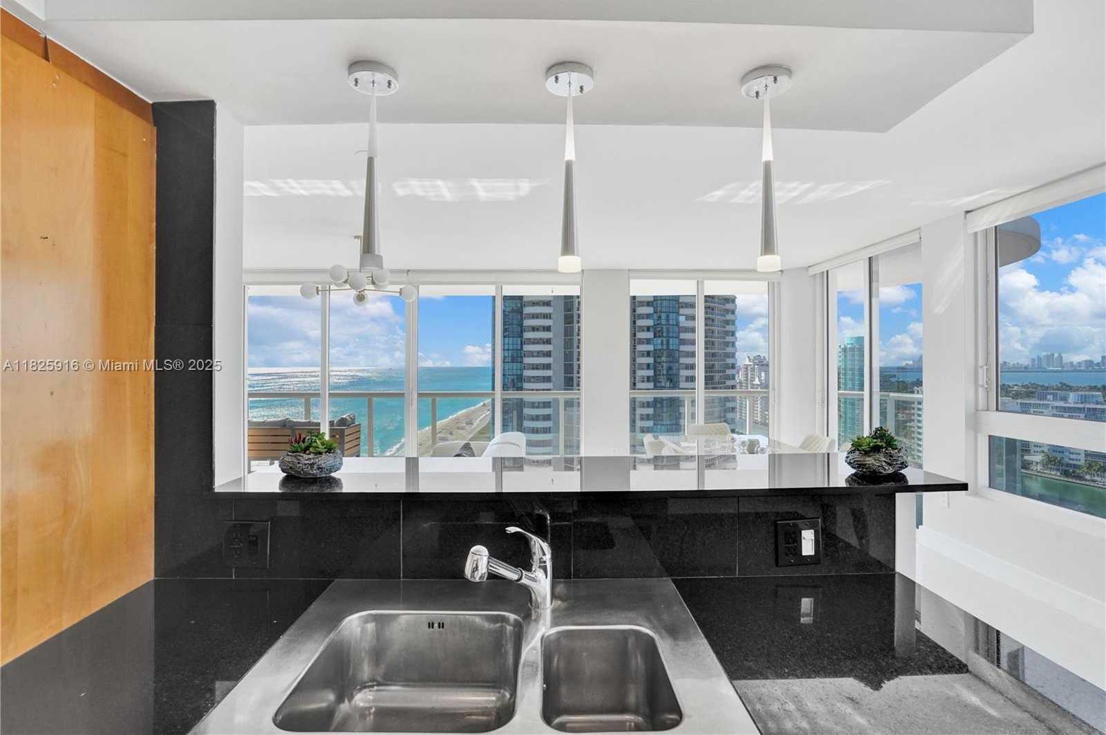 Small Image of 6365 COLLINS AVE #2207, Miami Beach Number 3