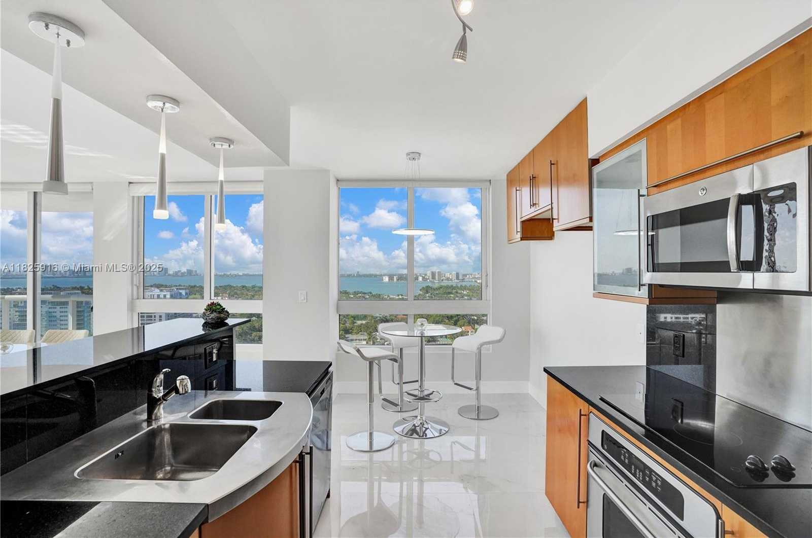 Small Image of 6365 COLLINS AVE #2207, Miami Beach Number 4