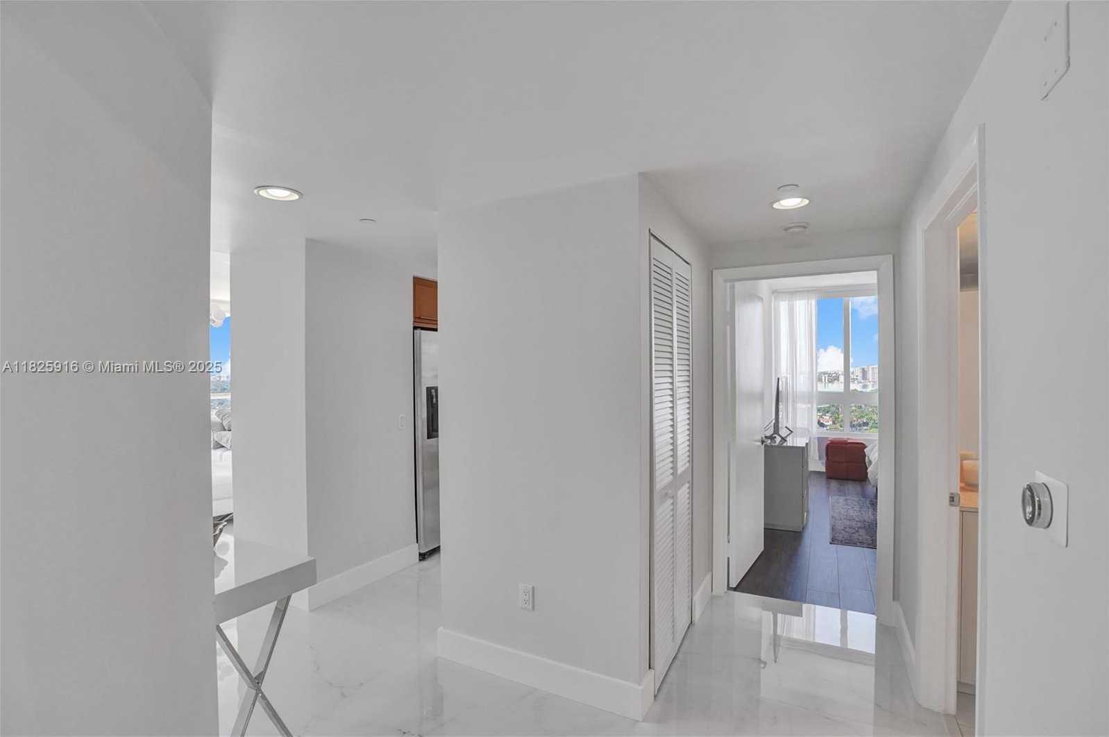 Small Image of 6365 COLLINS AVE #2207, Miami Beach Number 45