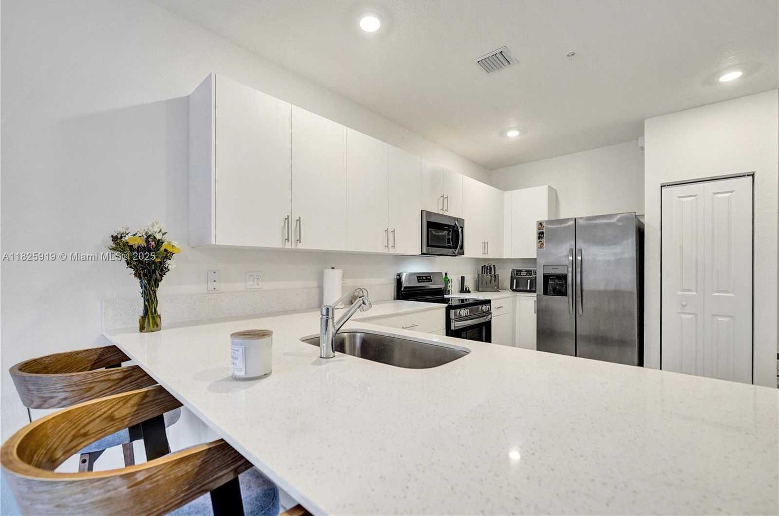 Small Image of 242 SOUTH WEST 159TH LN, Pembroke Pines Number 17