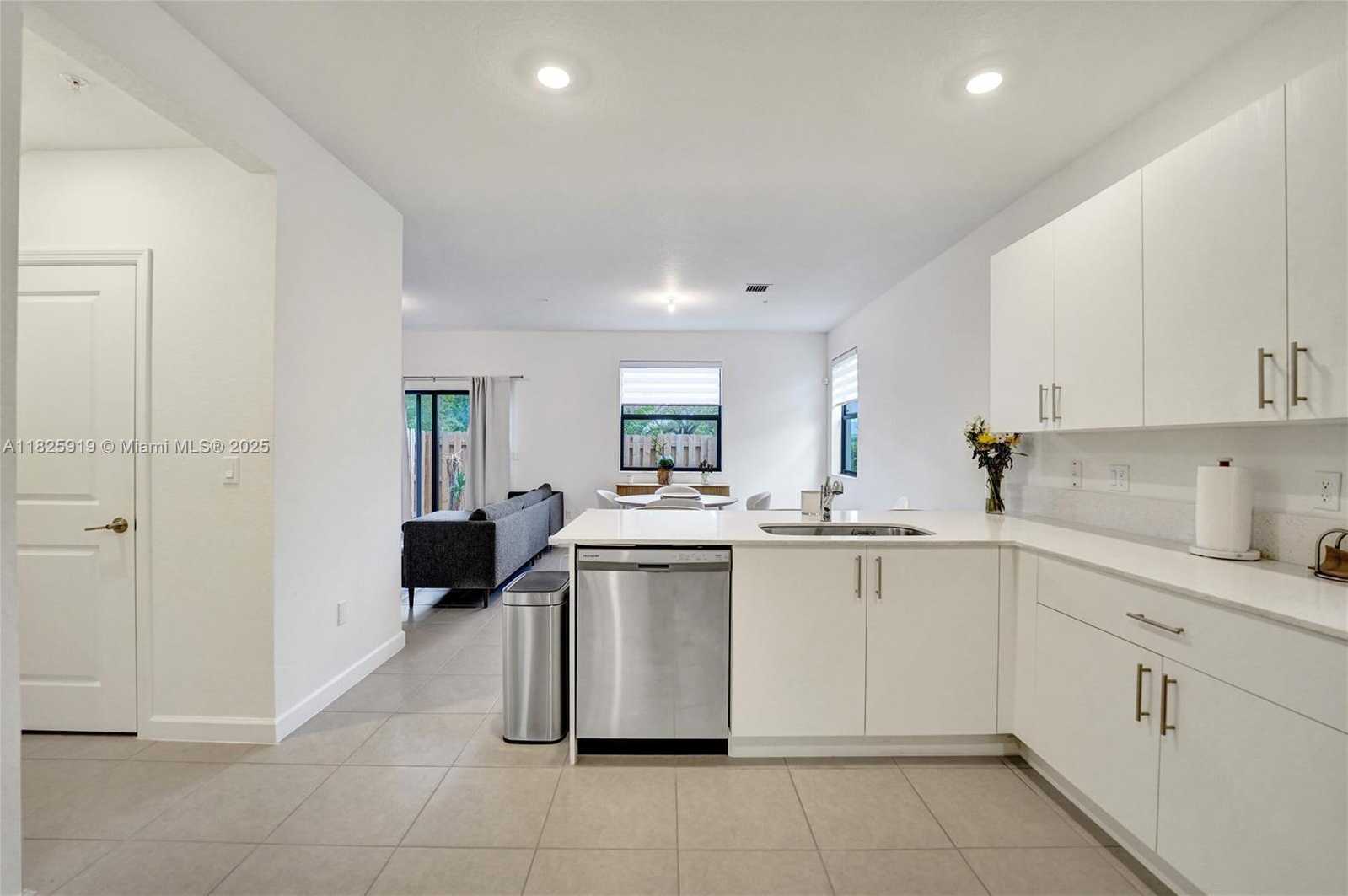 Small Image of 242 SOUTH WEST 159TH LN, Pembroke Pines Number 19
