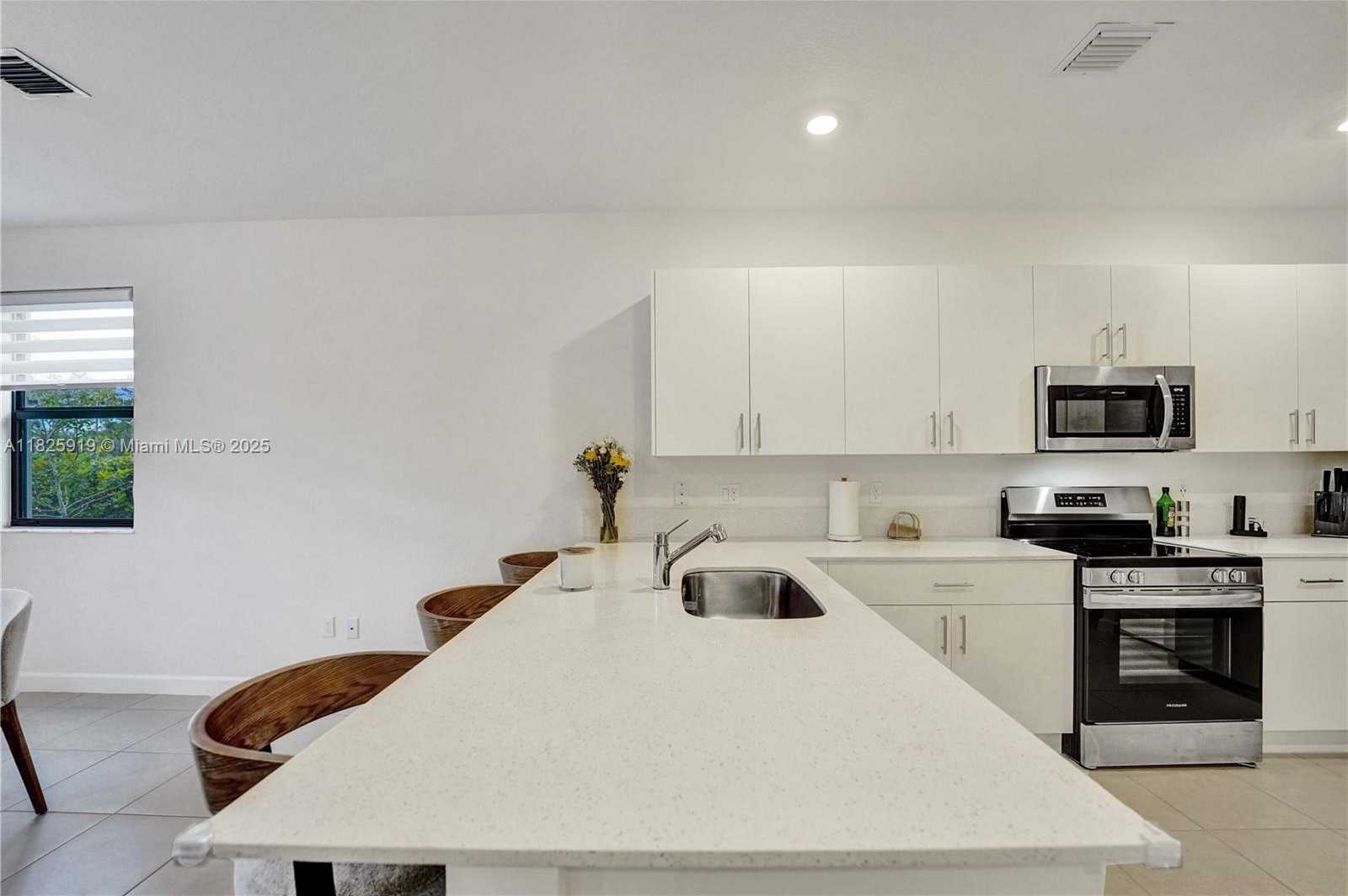 Small Image of 242 SOUTH WEST 159TH LN, Pembroke Pines Number 22
