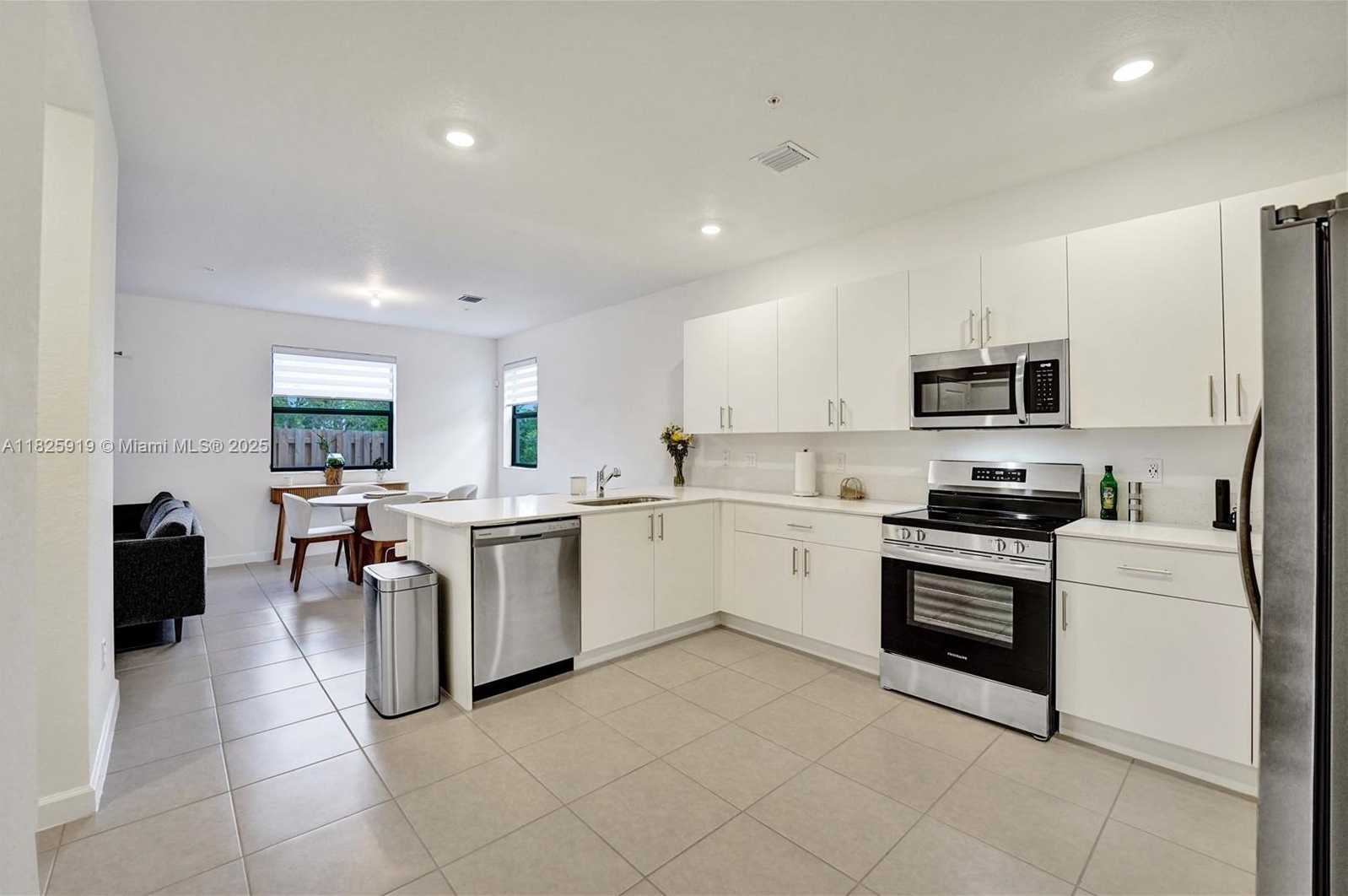 Small Image of 242 SOUTH WEST 159TH LN, Pembroke Pines Number 23