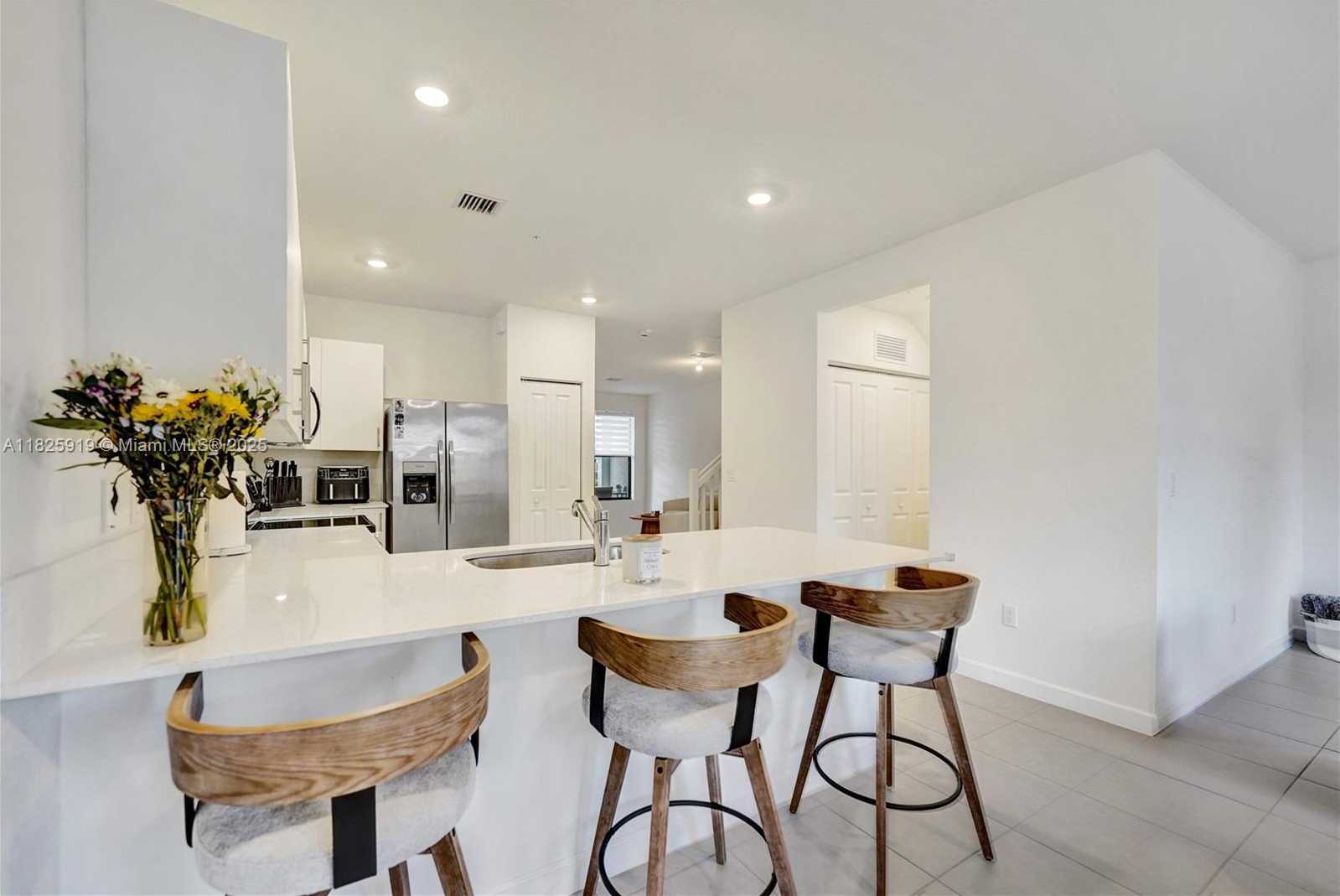 Small Image of 242 SOUTH WEST 159TH LN, Pembroke Pines Number 25