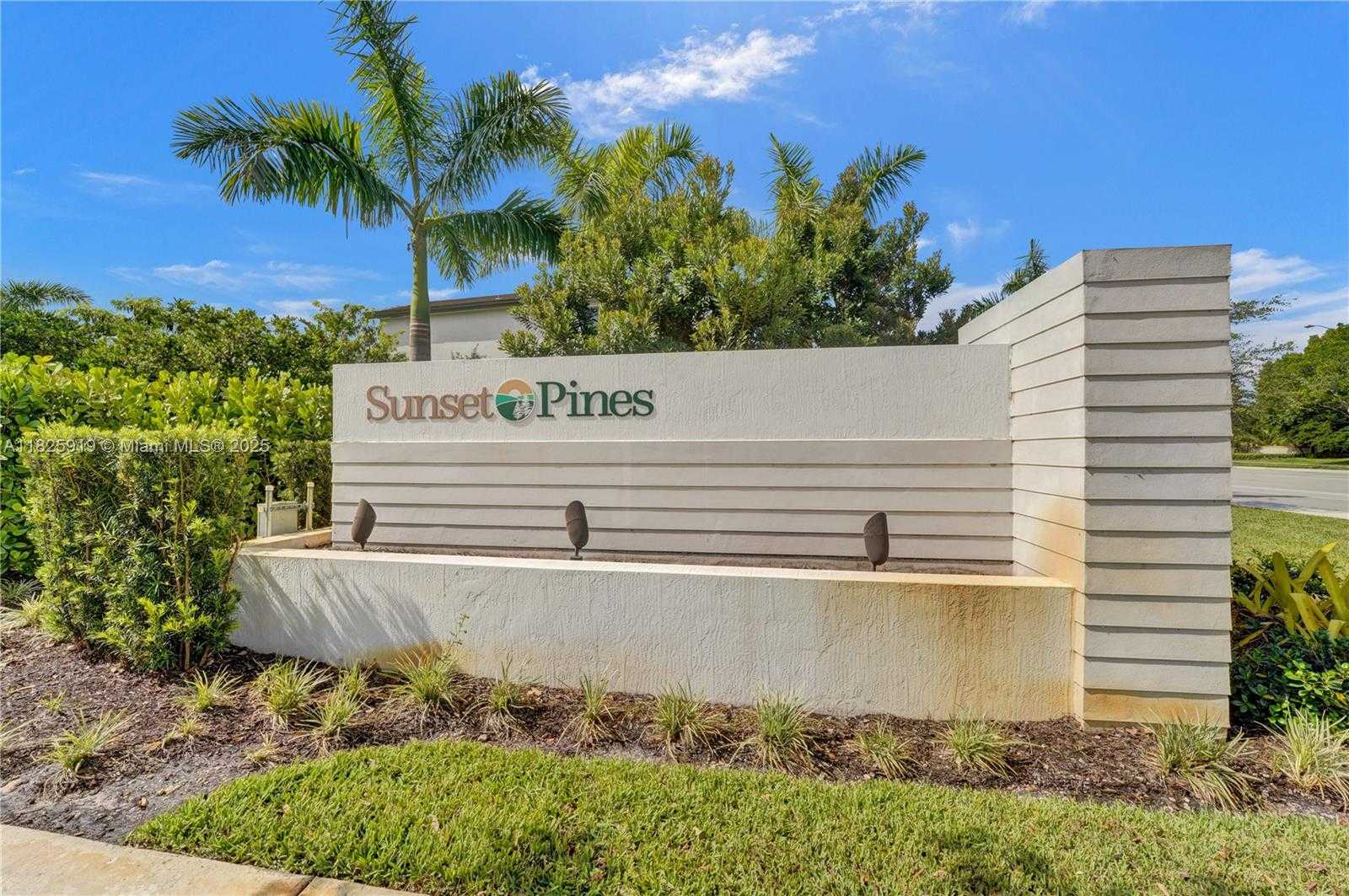 Small Image of 242 SOUTH WEST 159TH LN, Pembroke Pines Number 3