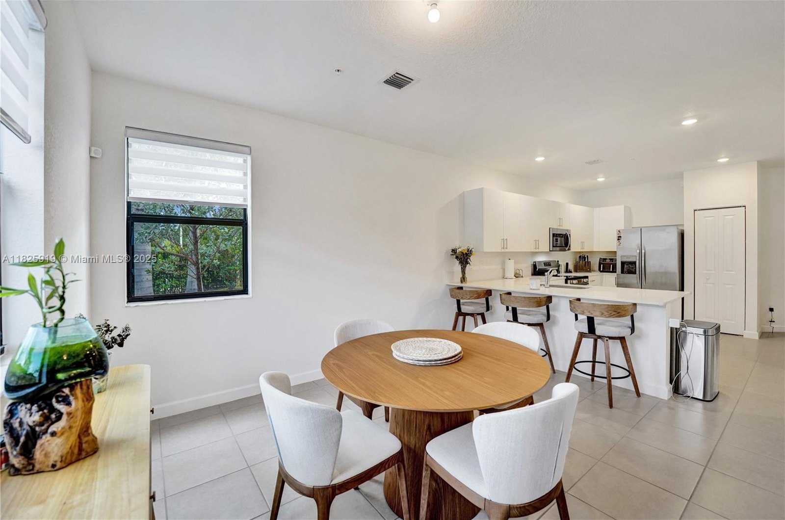 Small Image of 242 SOUTH WEST 159TH LN, Pembroke Pines Number 30