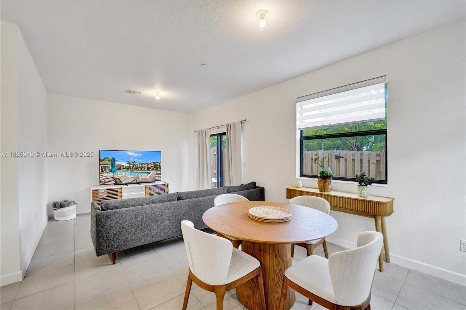 Small Image of 242 SOUTH WEST 159TH LN, Pembroke Pines Number 31