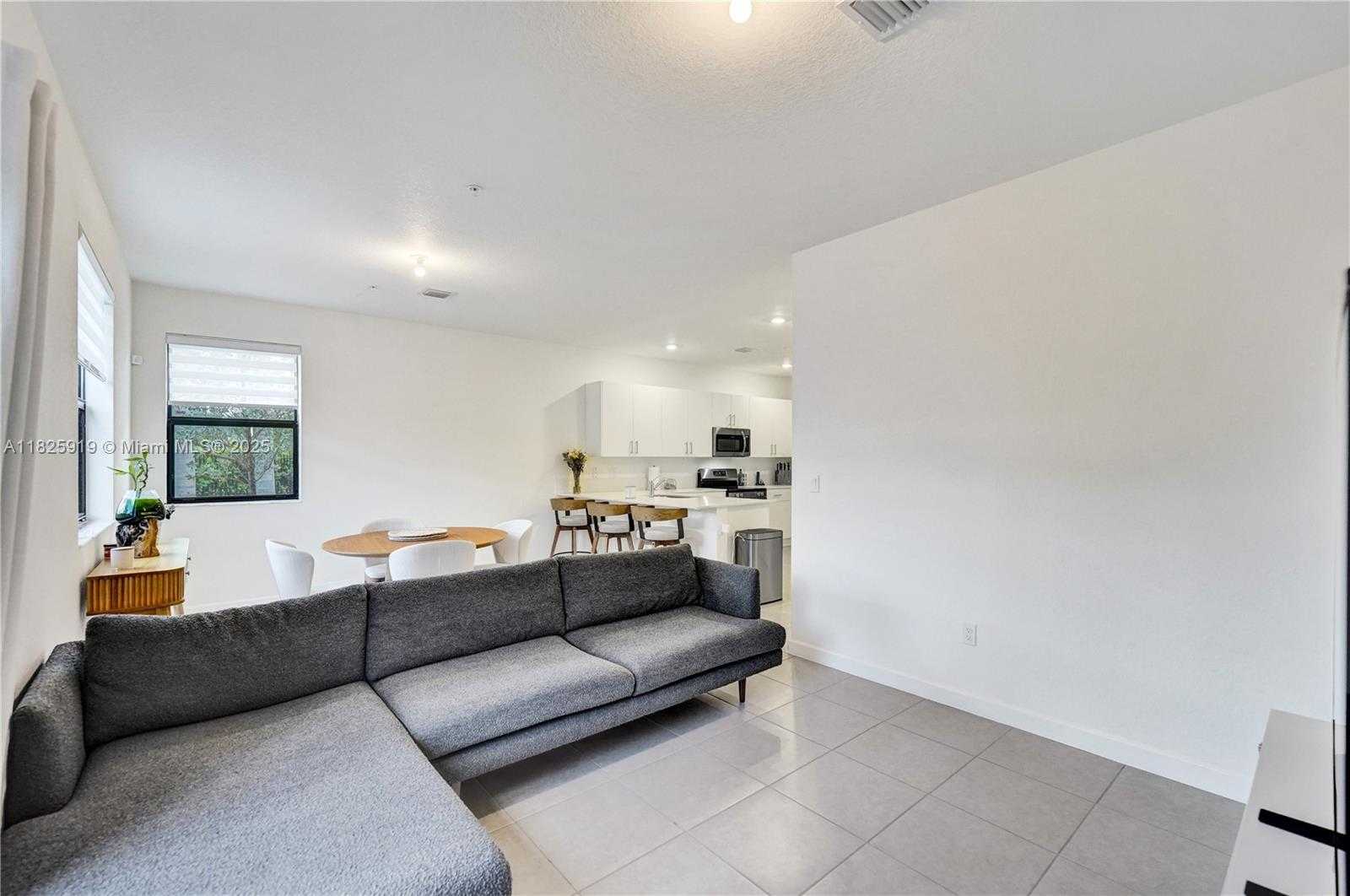 Small Image of 242 SOUTH WEST 159TH LN, Pembroke Pines Number 34