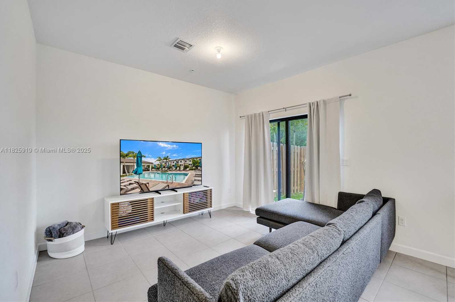 Small Image of 242 SOUTH WEST 159TH LN, Pembroke Pines Number 37