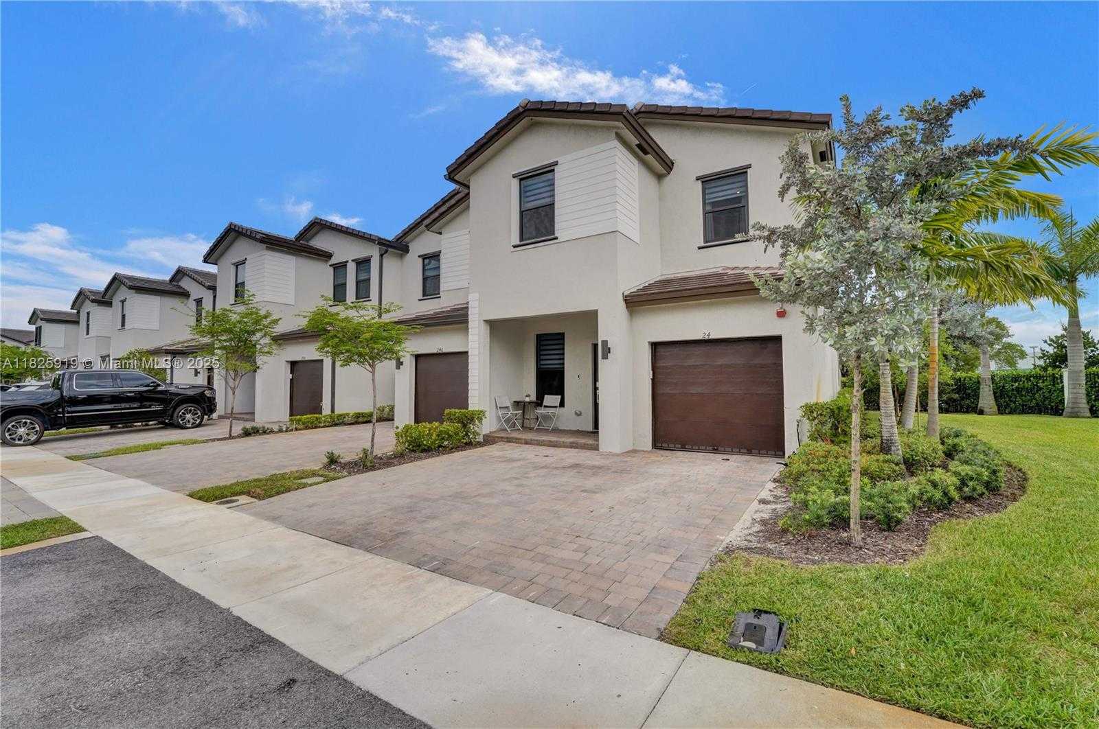 Small Image of 242 SOUTH WEST 159TH LN, Pembroke Pines Number 4