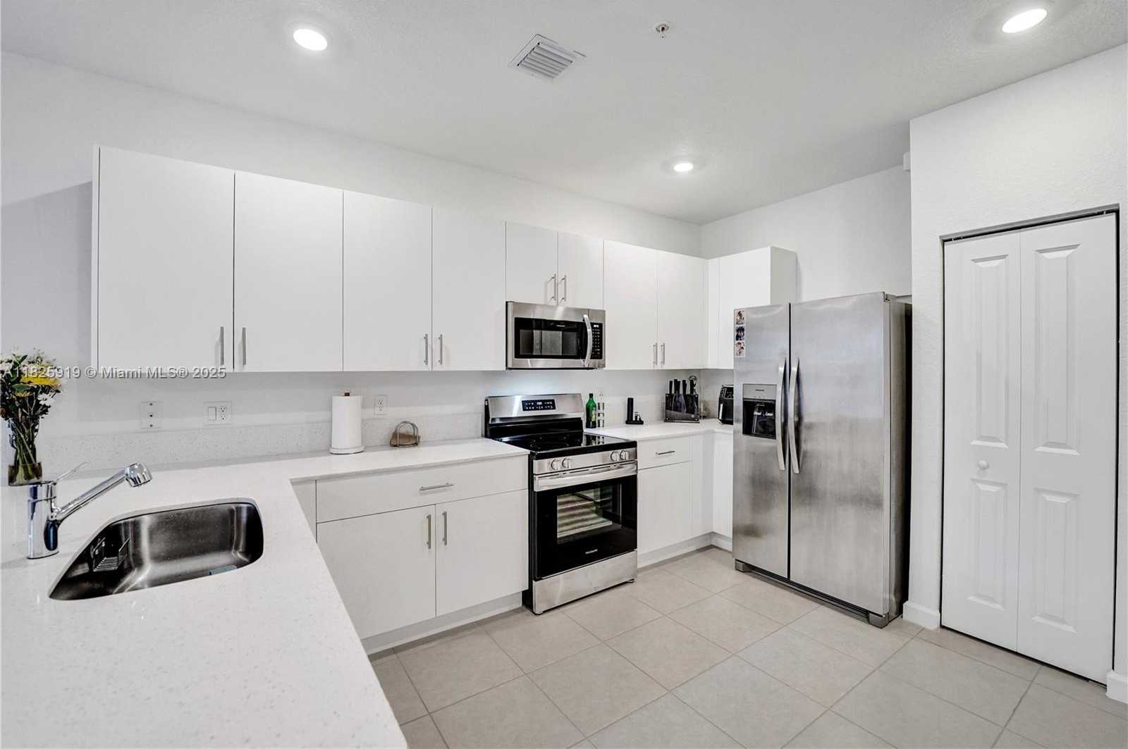 Small Image of 242 SOUTH WEST 159TH LN, Pembroke Pines Number 43