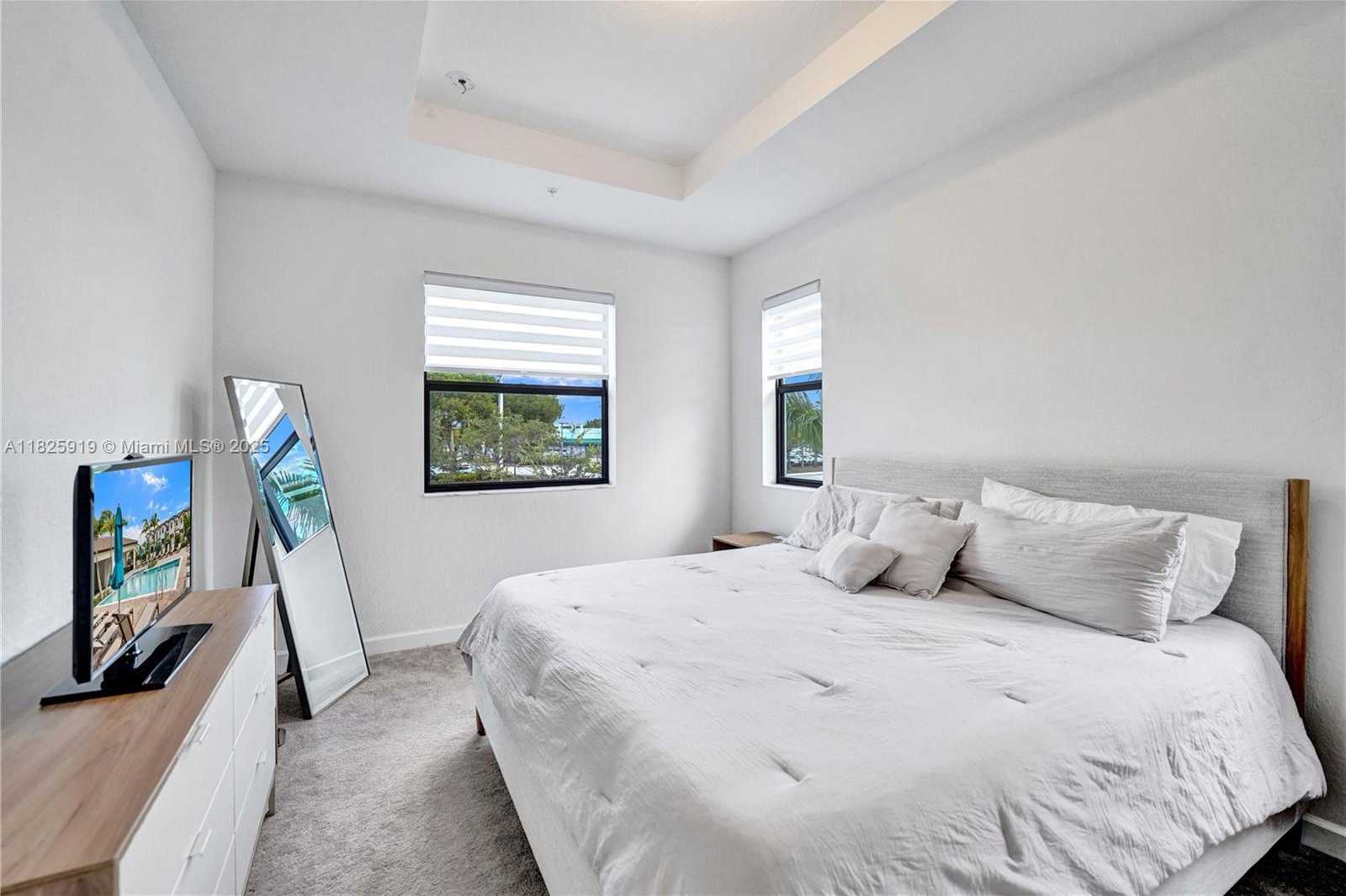 Small Image of 242 SOUTH WEST 159TH LN, Pembroke Pines Number 45