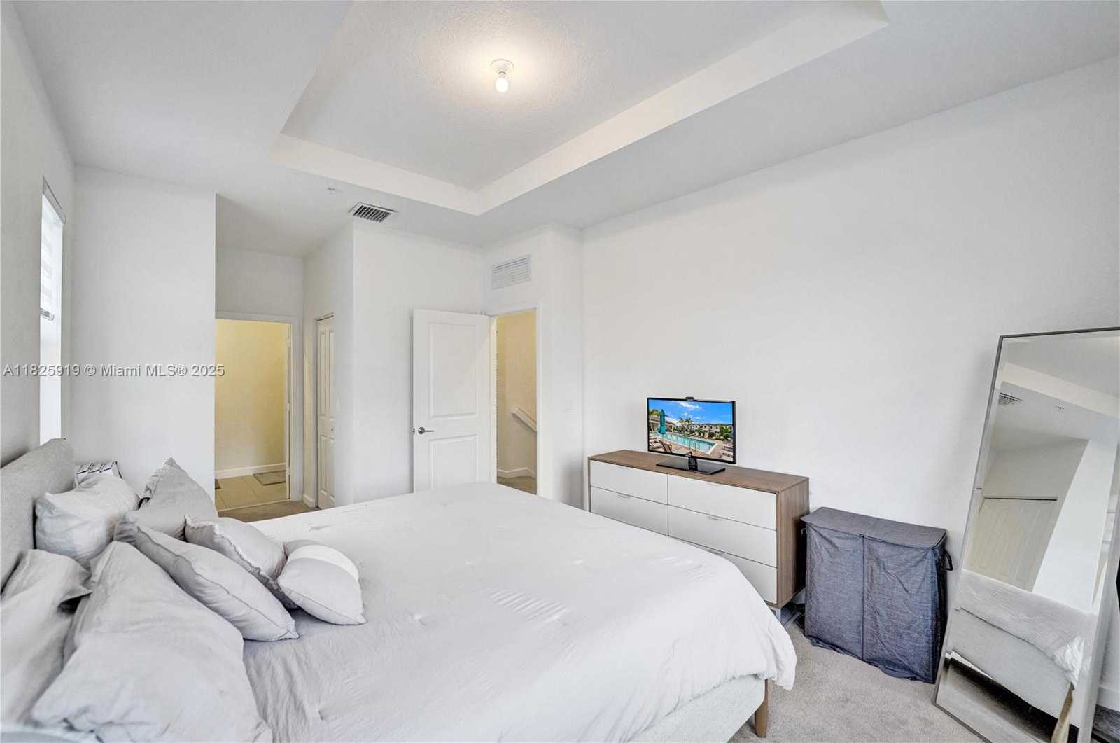 Small Image of 242 SOUTH WEST 159TH LN, Pembroke Pines Number 47