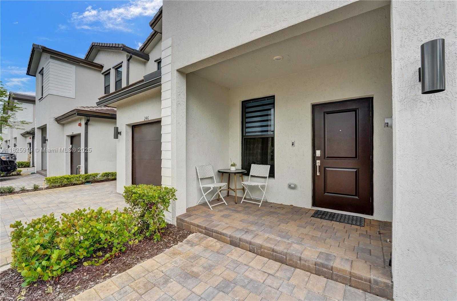 Small Image of 242 SOUTH WEST 159TH LN, Pembroke Pines Number 5