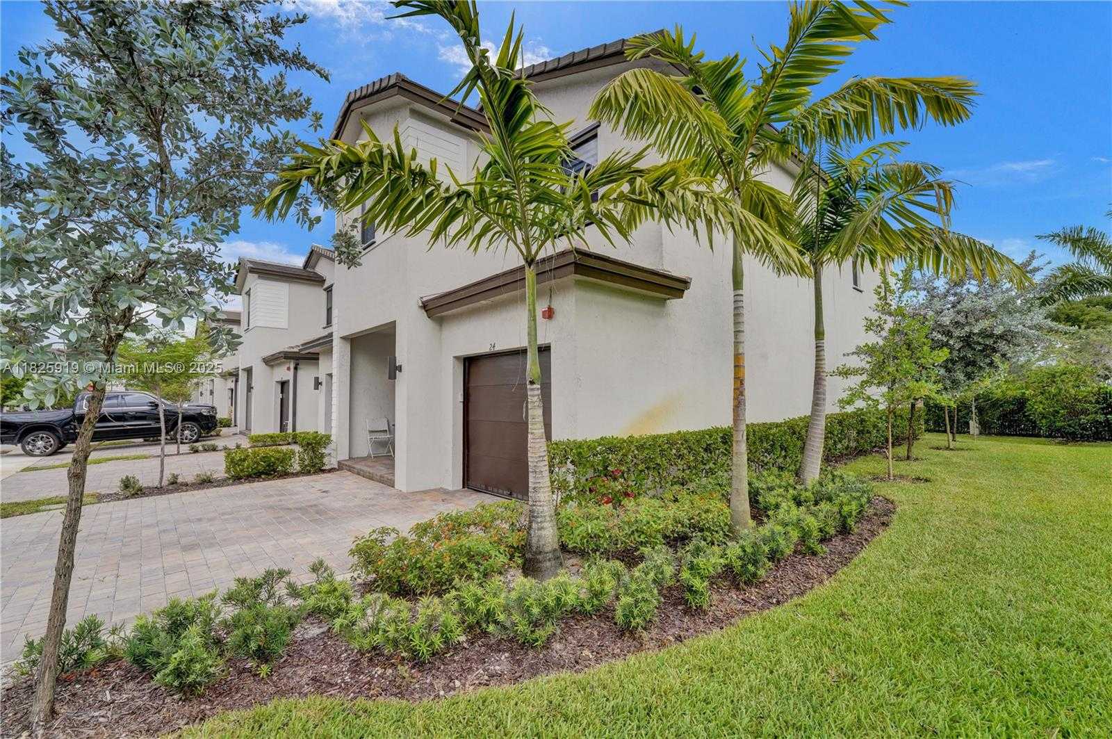 Small Image of 242 SOUTH WEST 159TH LN, Pembroke Pines Number 69