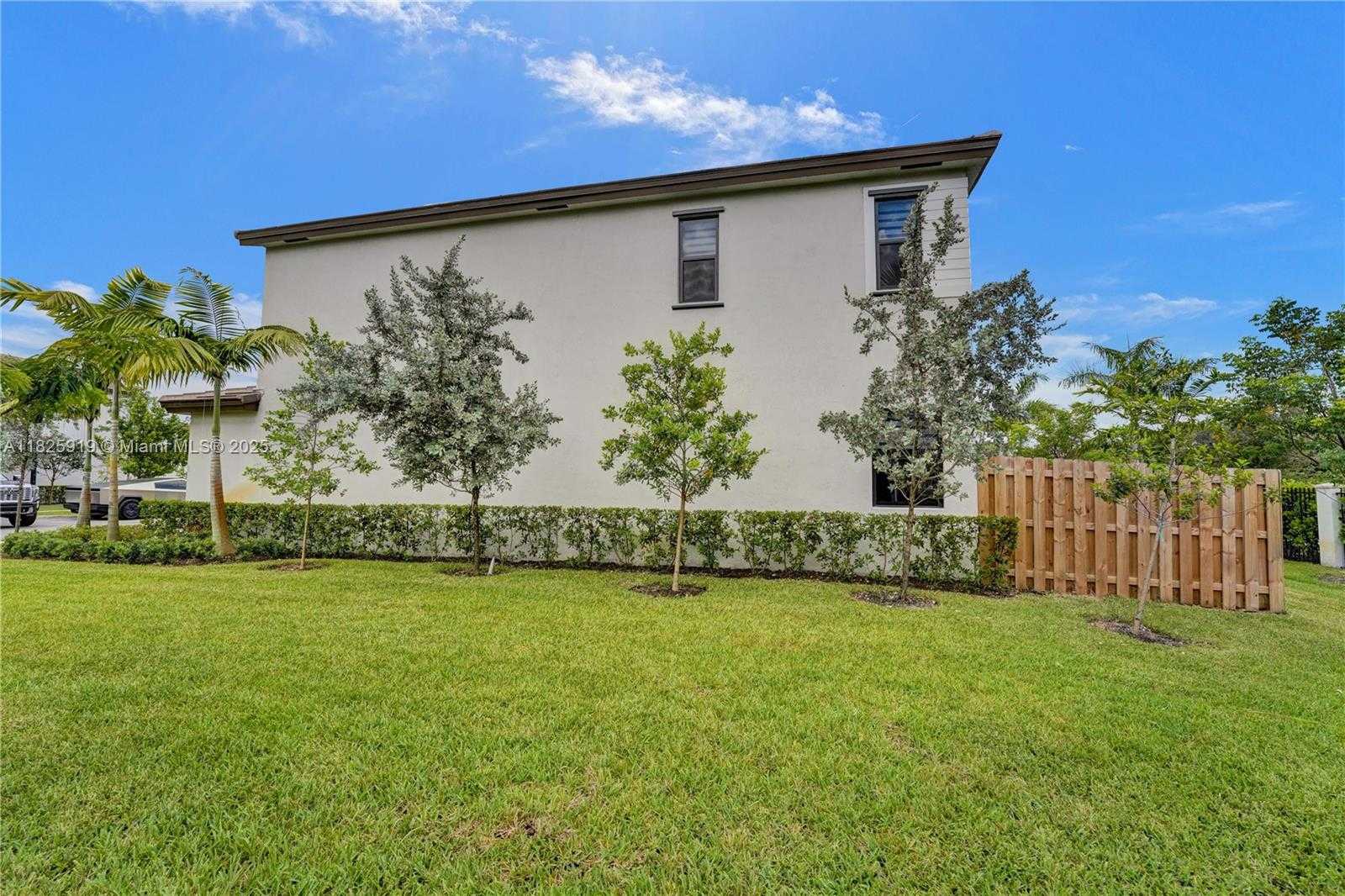Small Image of 242 SOUTH WEST 159TH LN, Pembroke Pines Number 73