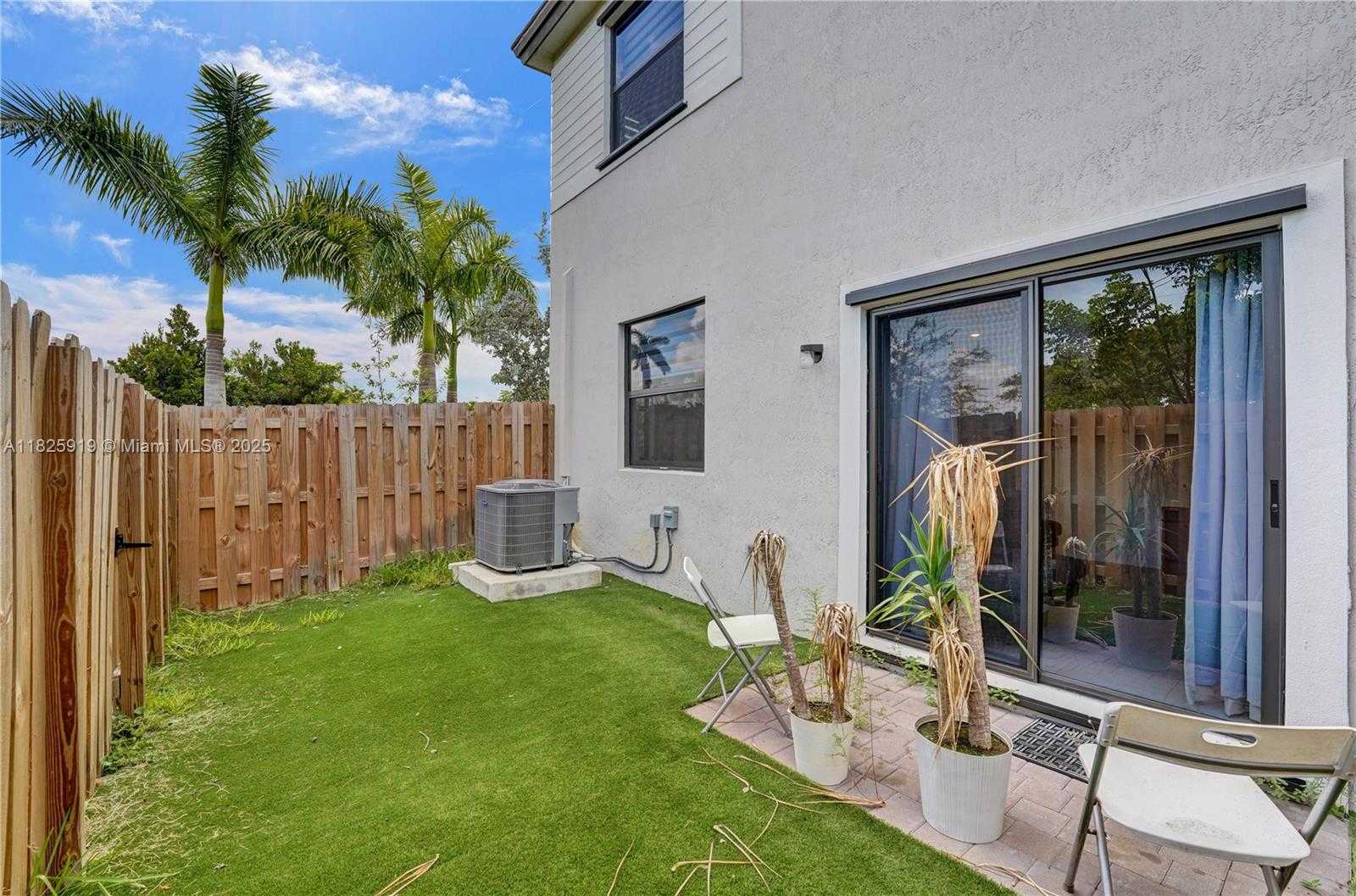 Small Image of 242 SOUTH WEST 159TH LN, Pembroke Pines Number 76
