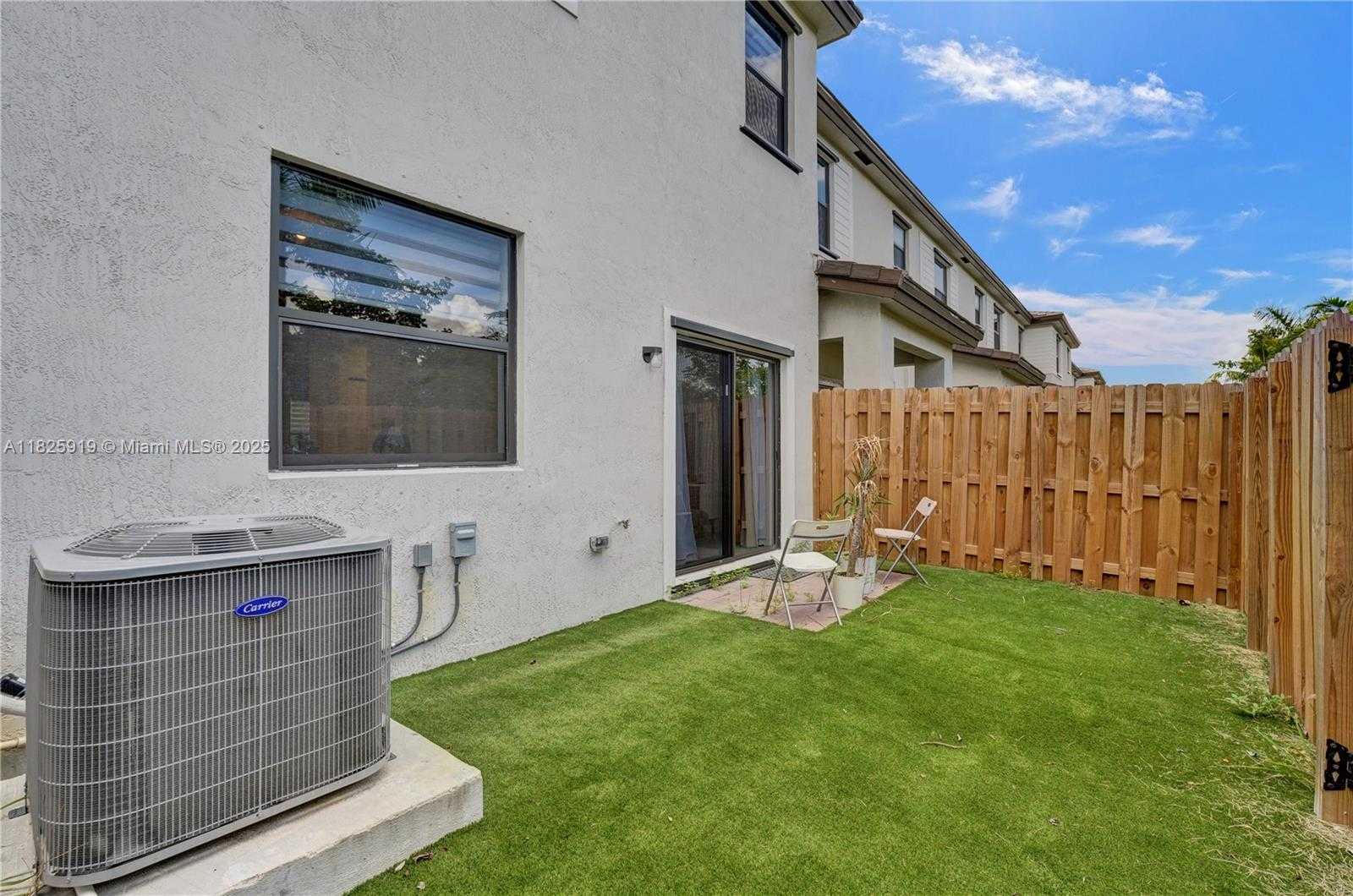 Small Image of 242 SOUTH WEST 159TH LN, Pembroke Pines Number 77