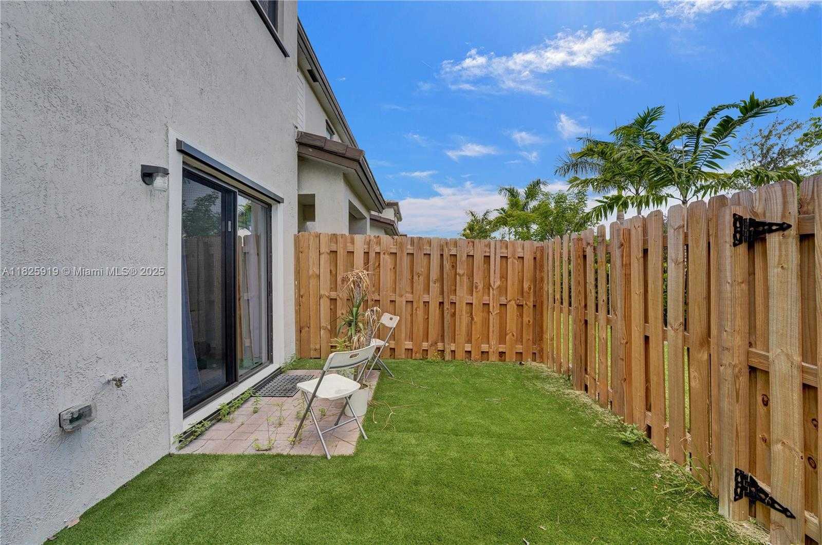 Small Image of 242 SOUTH WEST 159TH LN, Pembroke Pines Number 78