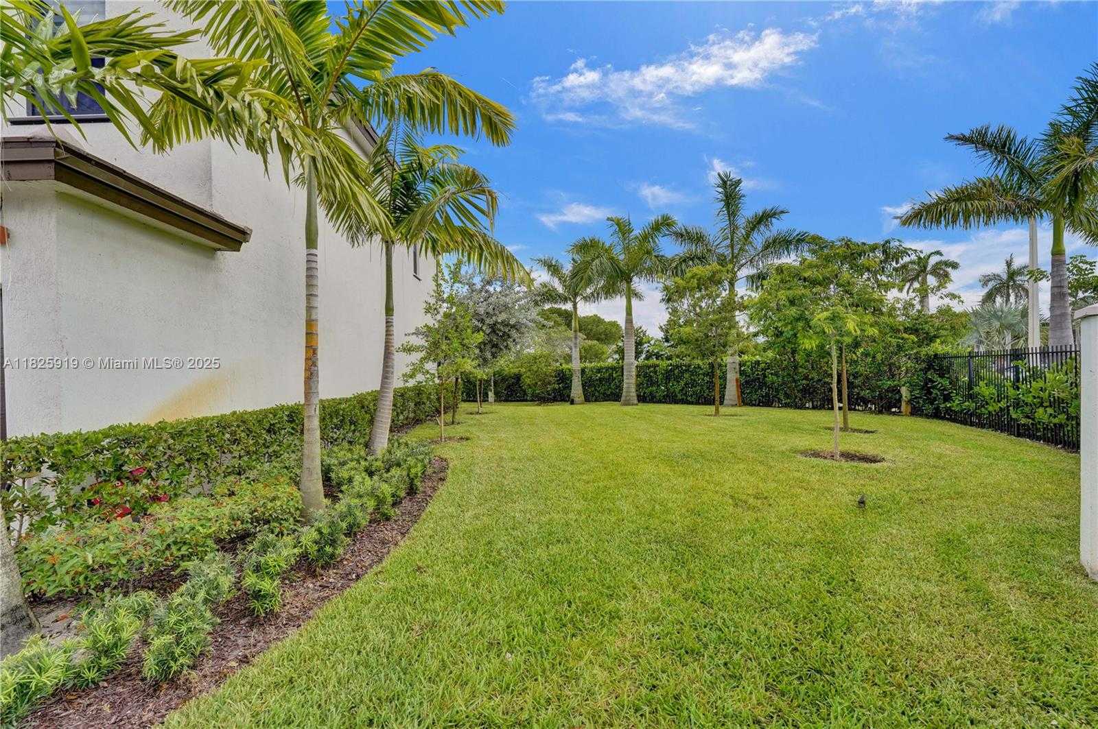 Small Image of 242 SOUTH WEST 159TH LN, Pembroke Pines Number 79