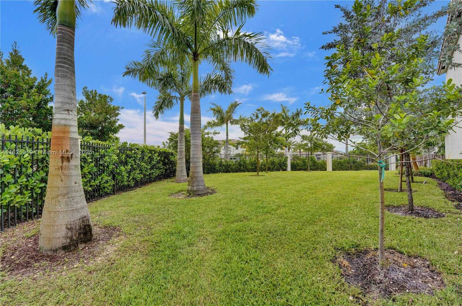 Small Image of 242 SOUTH WEST 159TH LN, Pembroke Pines Number 80